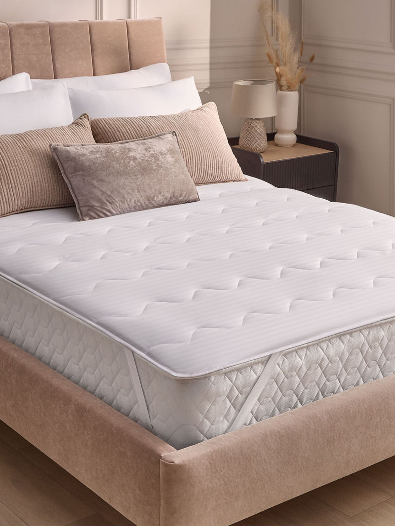 Silentnight Hotel Collection white mattress protector, imported from the UK