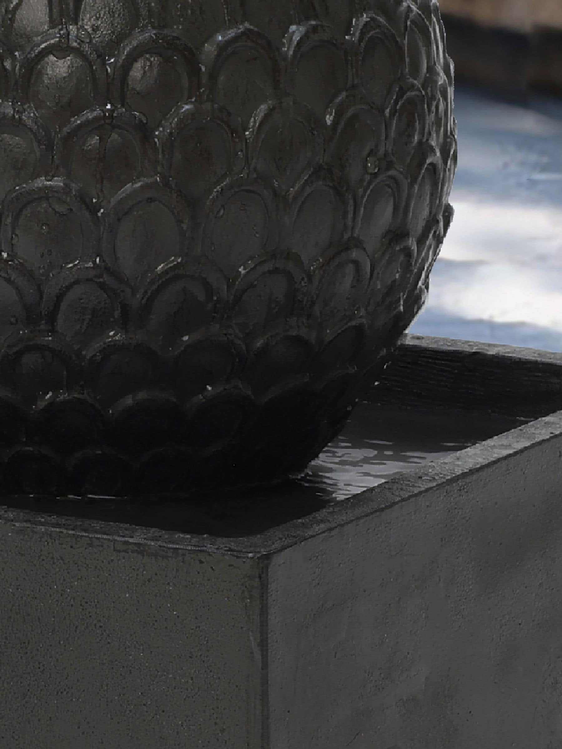 Charles Bentley Arno Sphere water feature grey 36cm (British brand)