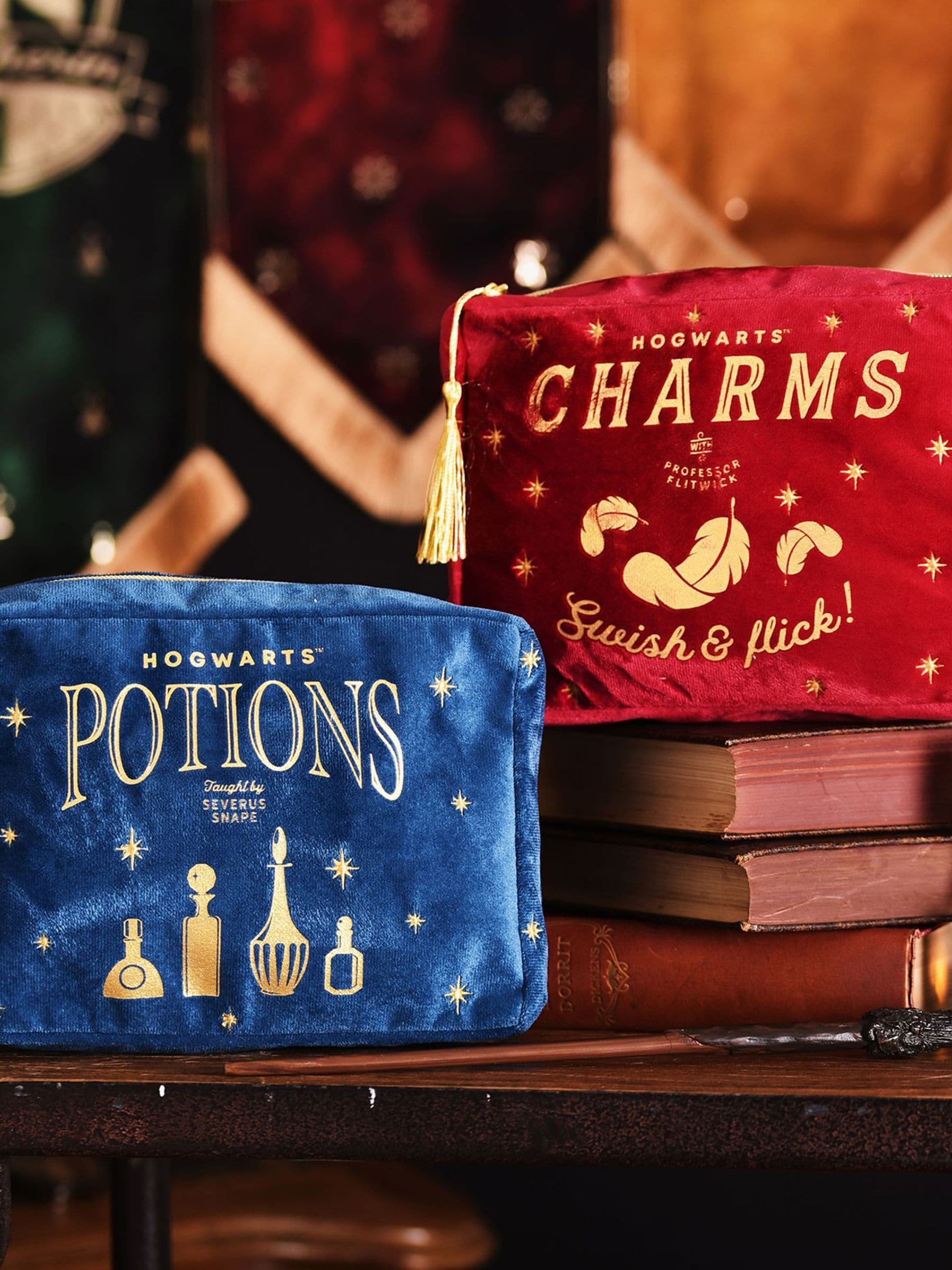 Harry Potter red wash bag with Hogwarts charms gold foil - British product