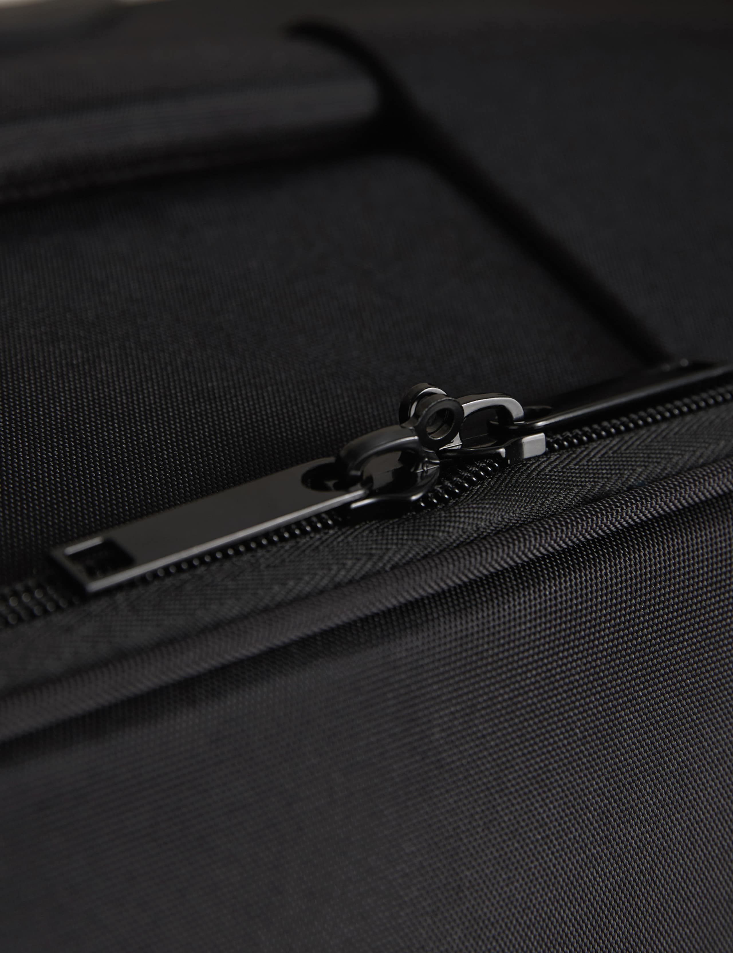 Valletta 4 wheel soft large suitcase (British brand)