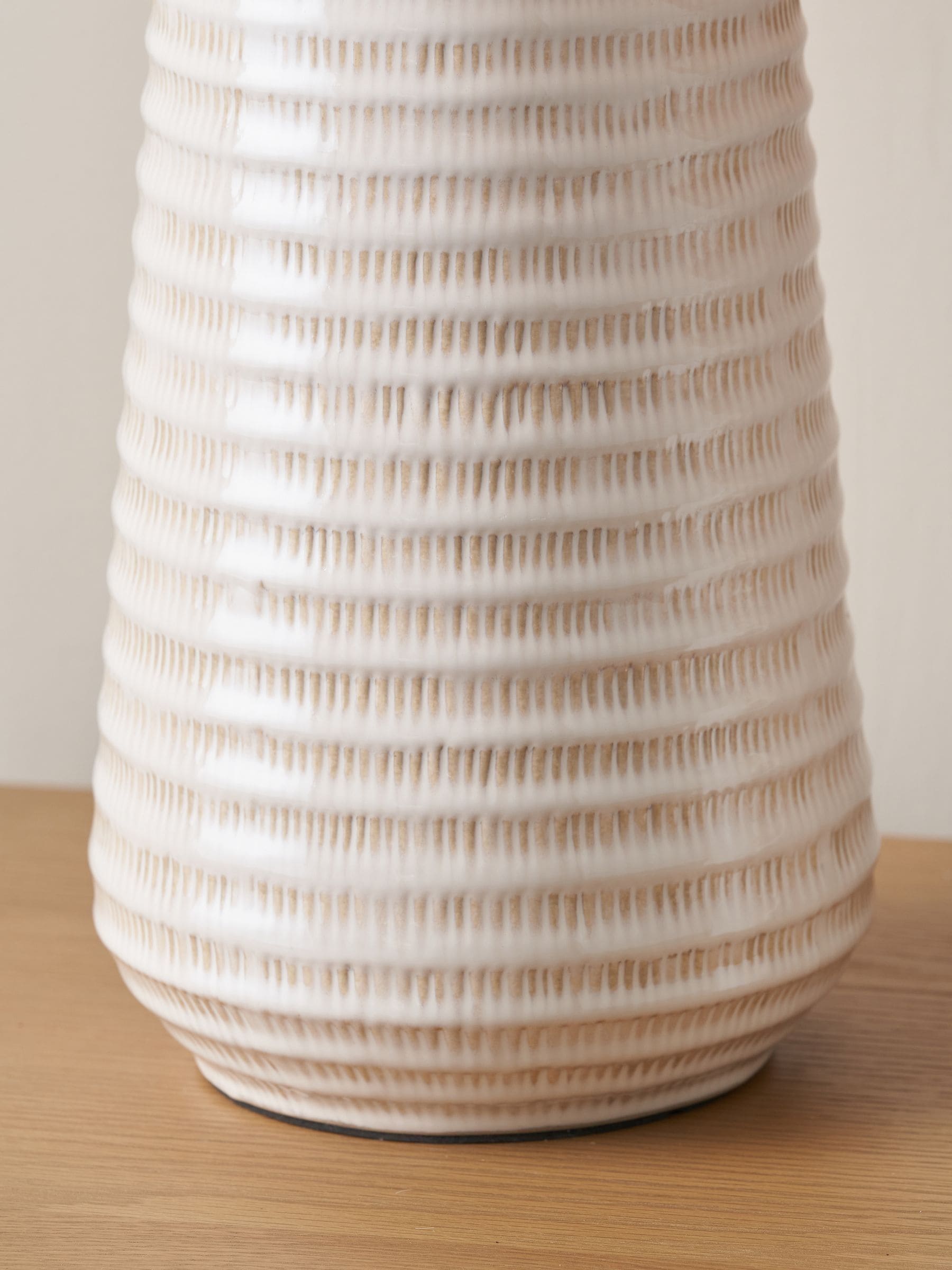 Table lamp Nya scratch effect ceramic 61cm, imported from the UK