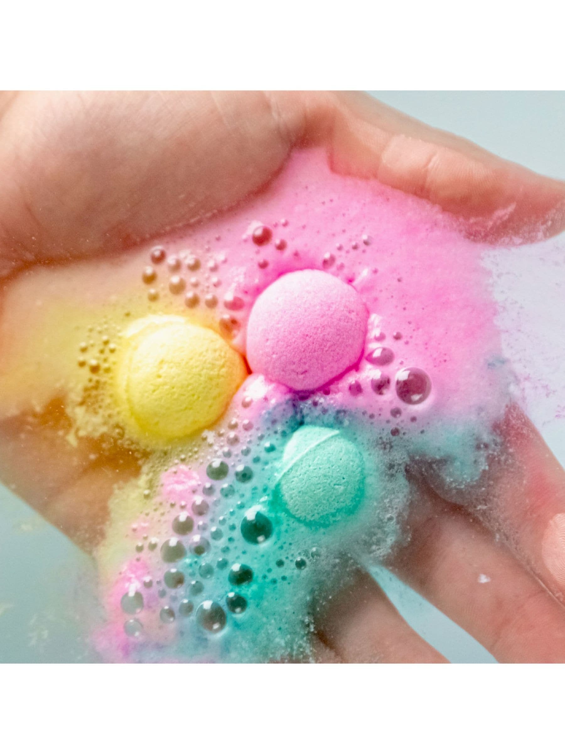 Canal Toys So Bomb DIY hand spa and nail salon kit, UK version