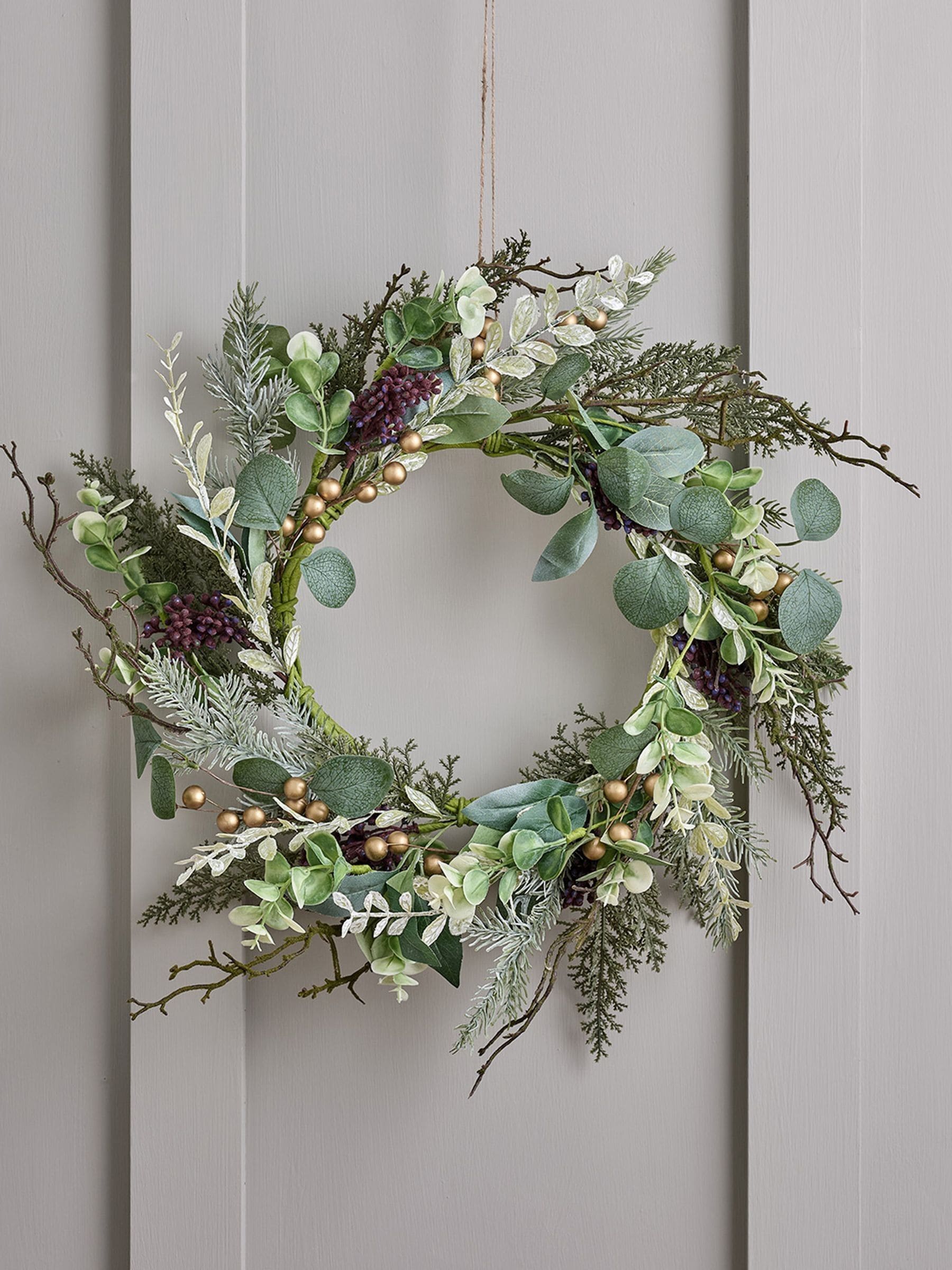 Lights4fun Christmas Golden Berry Wreath 40cm, UK version