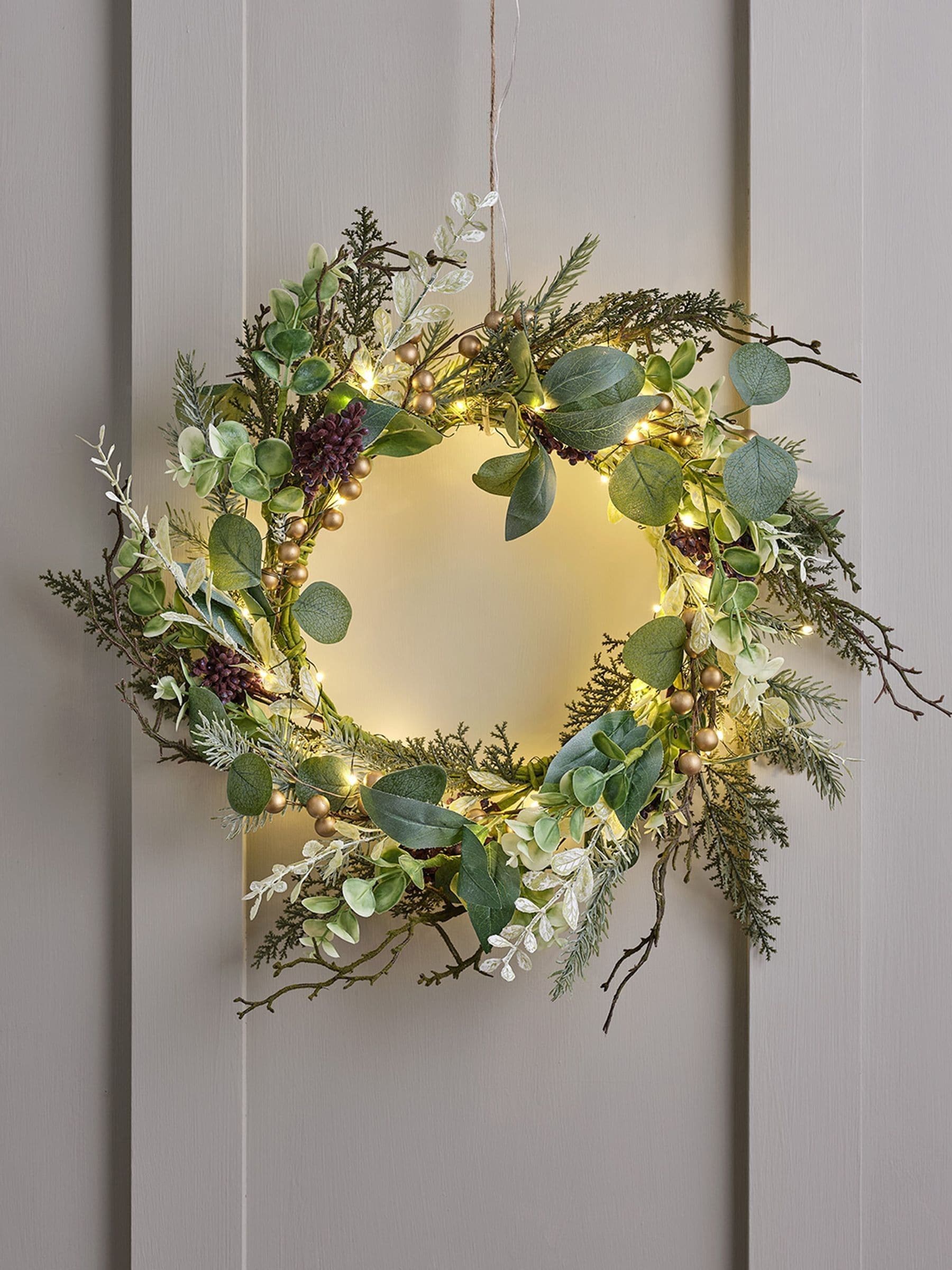 Lights4fun Christmas Golden Berry Wreath 40cm, UK version