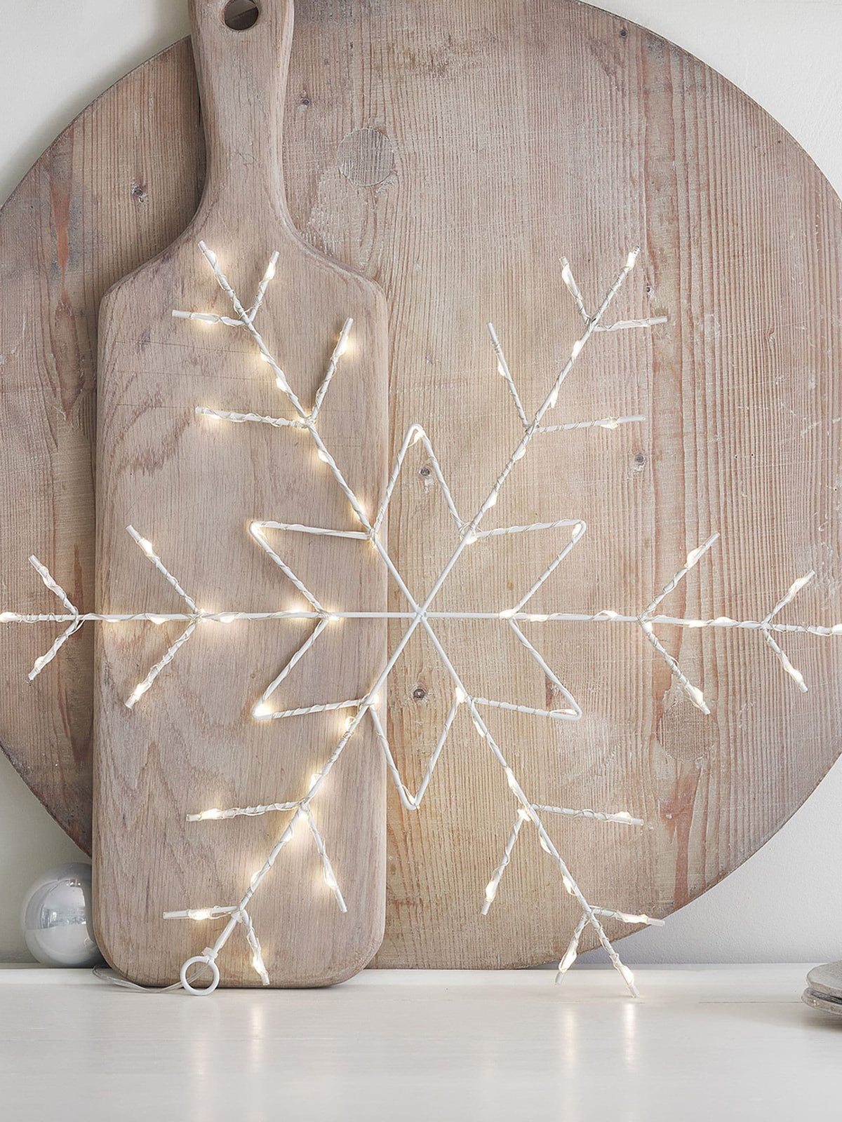 Lights4fun snowflake Christmas light with warm white LEDs, imported from the UK