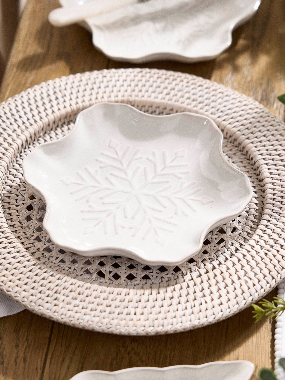 Dibor set of 2 white snowflake side plates - British product