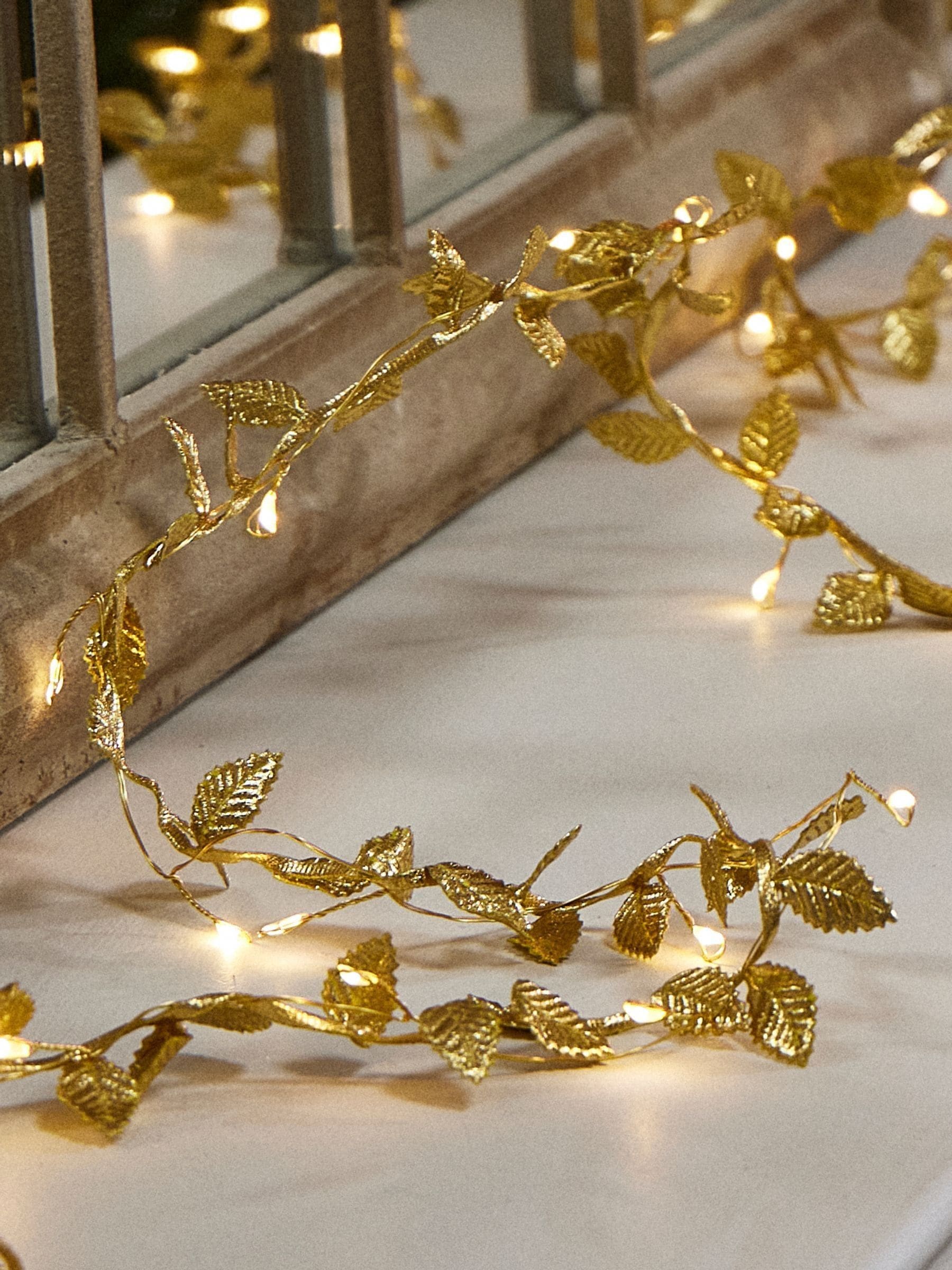 Dibor pre-lit leaf garland golden leaves 200cm, imported from the UK