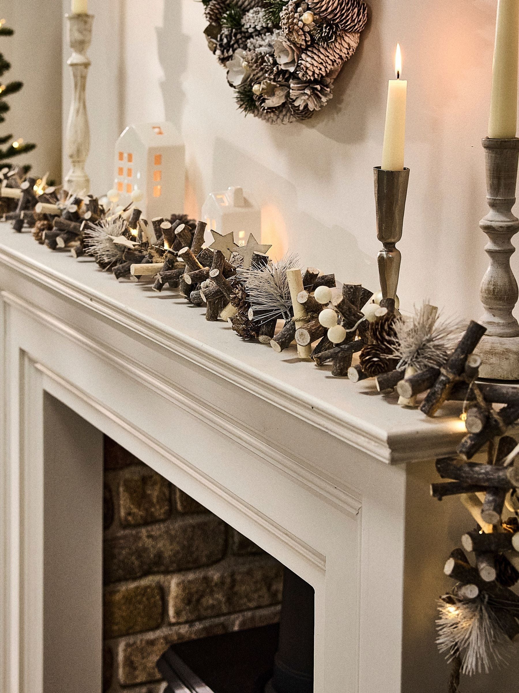 Dibor Golden Glow light up garland 180cm, imported from the UK