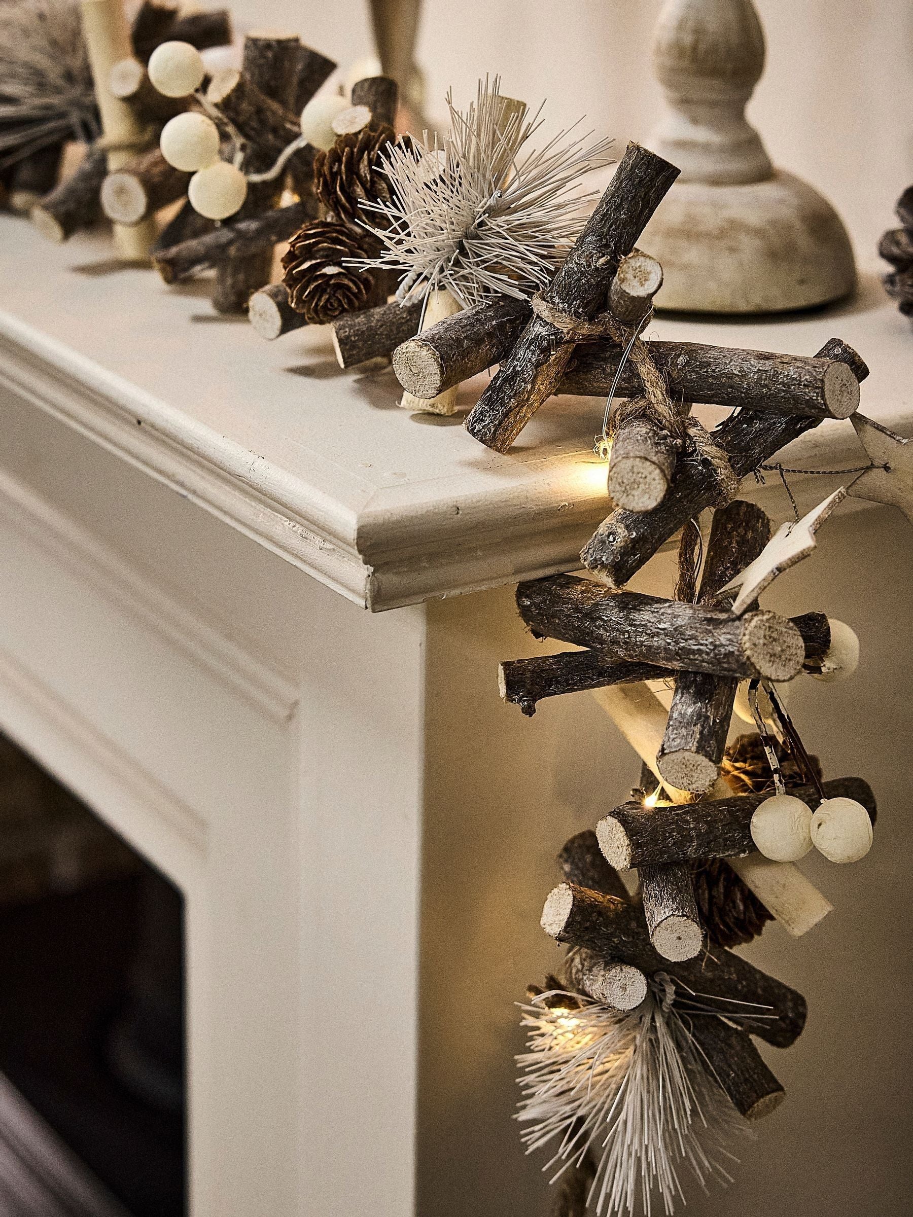 Dibor Golden Glow light up garland 180cm, imported from the UK