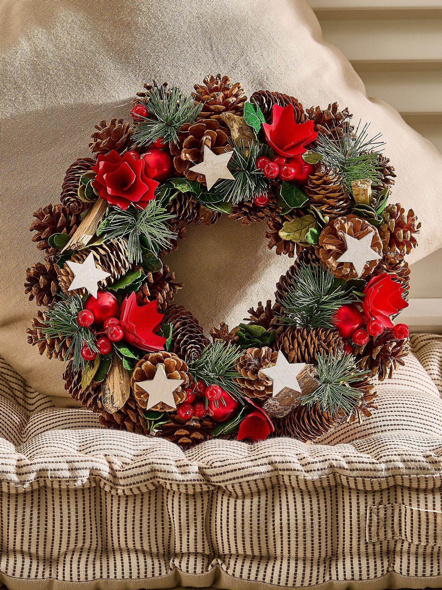 Dibor Stars and Roses winter wreath 35cm, UK version