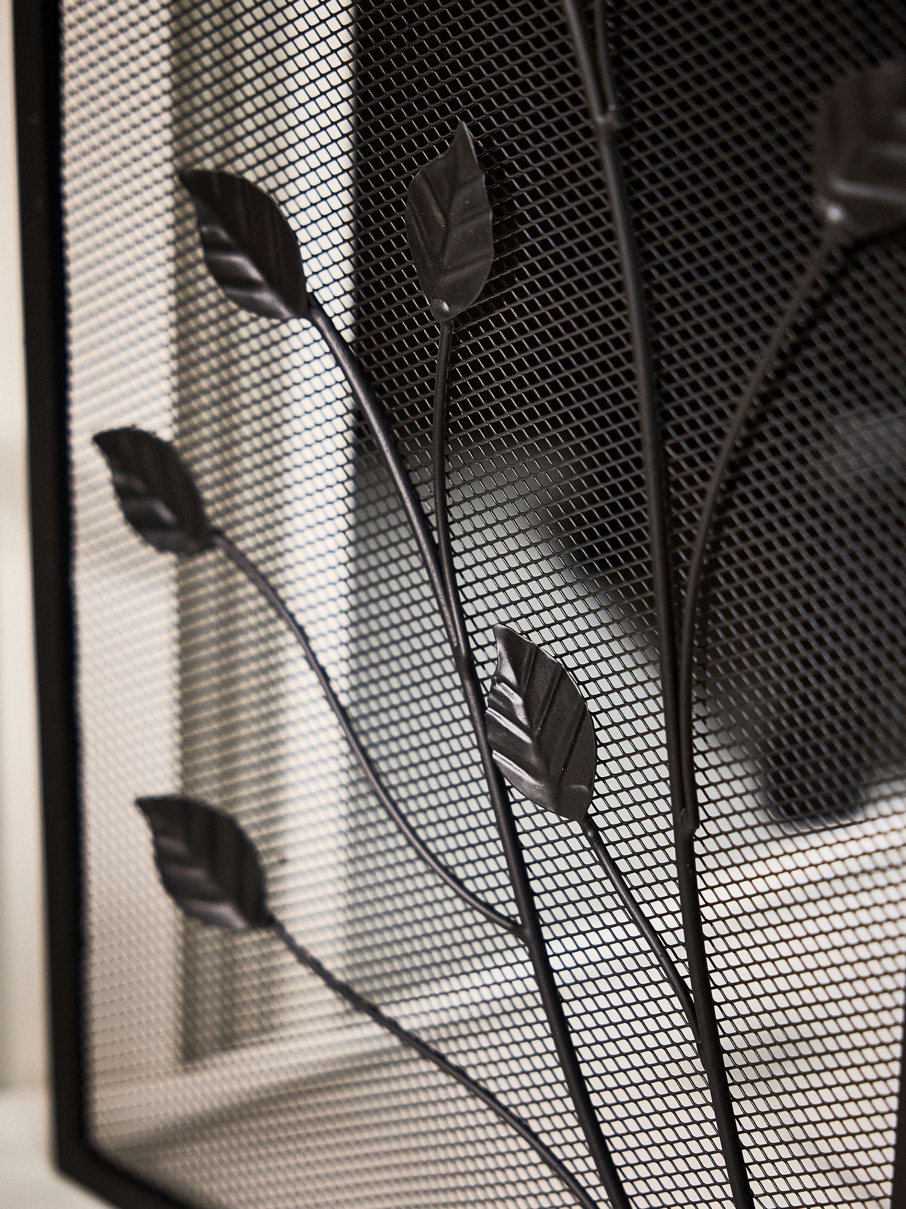 Dibor black leaf vine three fold firescreen - British product