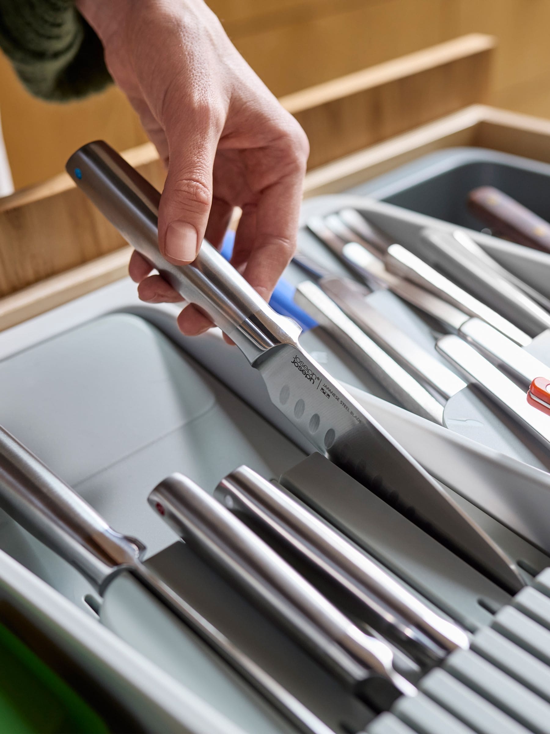 Joseph Joseph expanding cutlery tray with knife organiser - British product