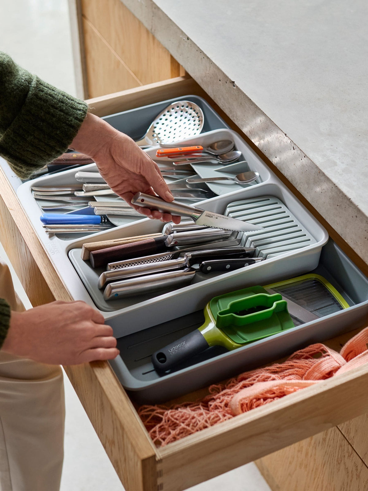 Joseph Joseph expanding cutlery tray with knife organiser - British product