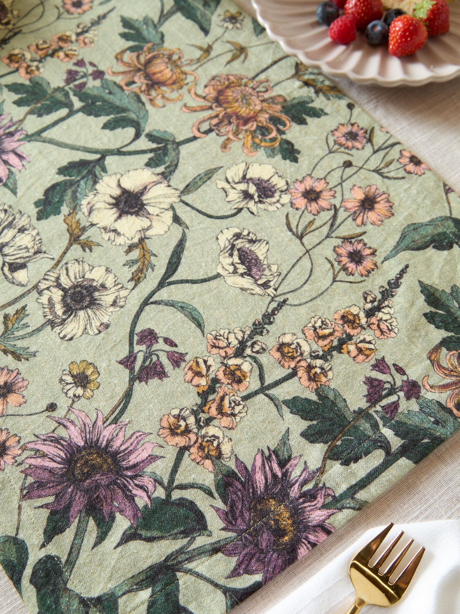 Wylder set of 4 green wallflower botanical placemats, UK version