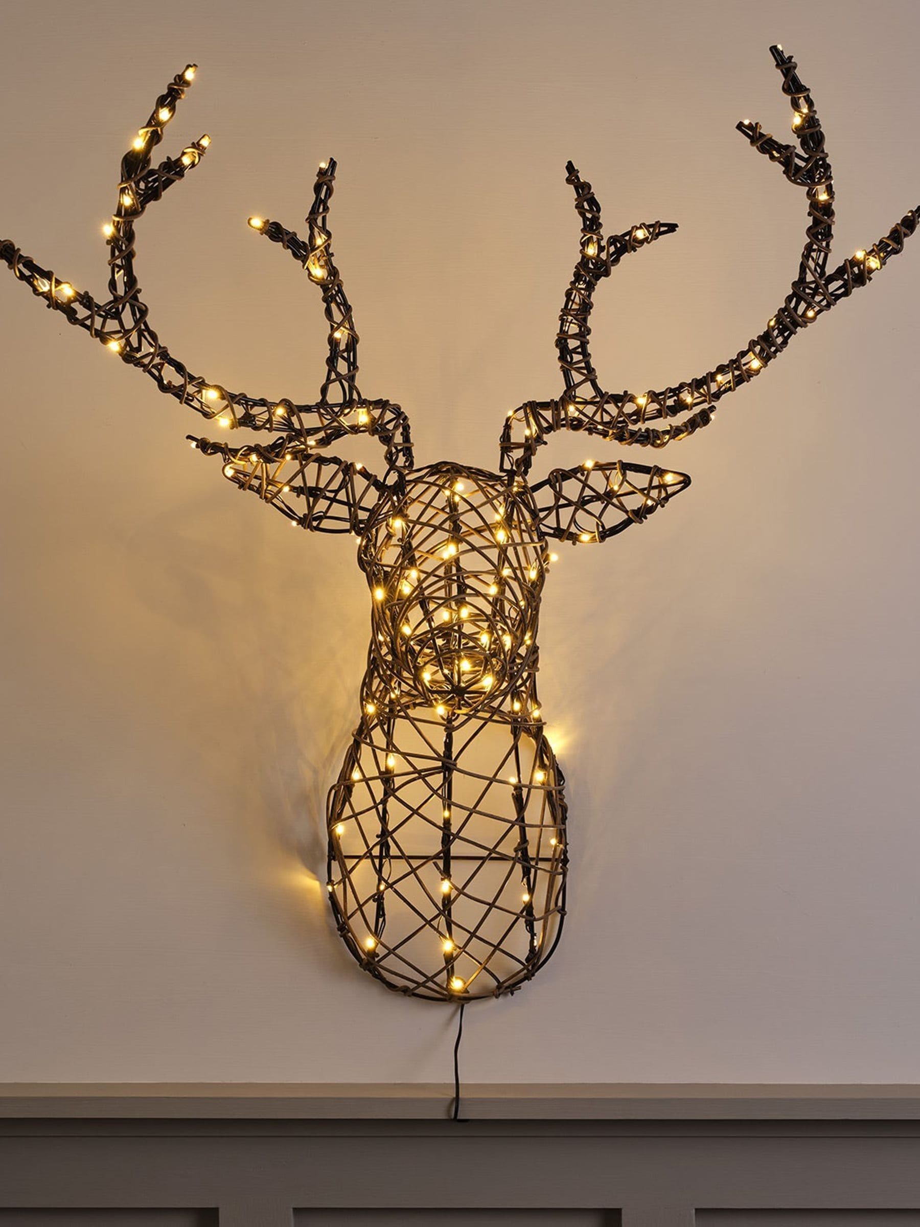 Lights4fun rattan stag's head LED Christmas light - British product