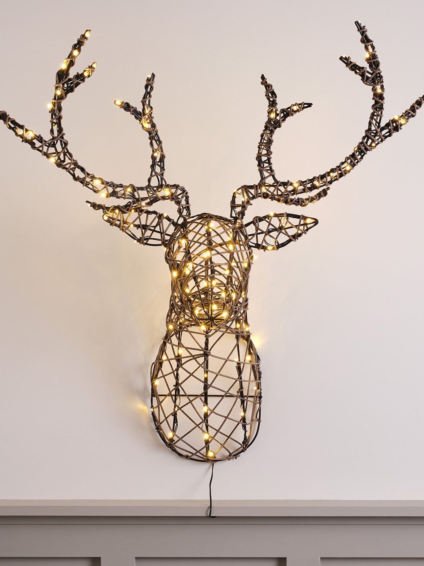 Lights4fun rattan stag's head LED Christmas light - British product