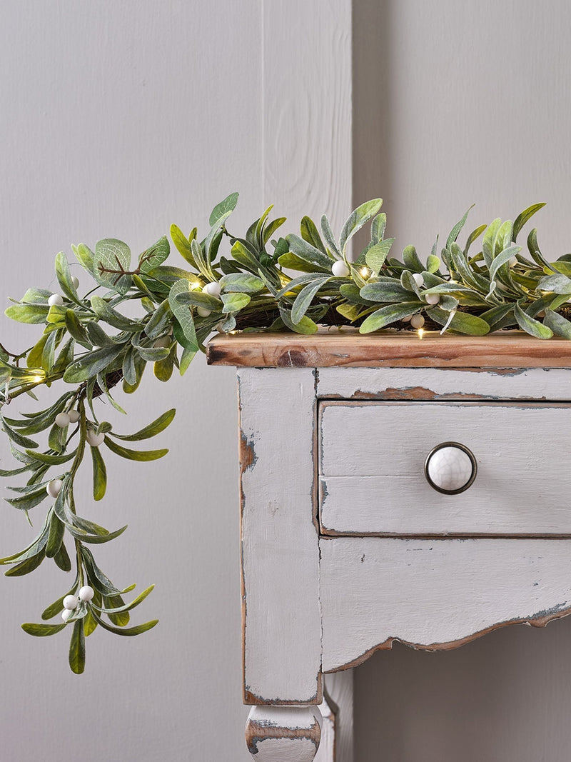 Lights4fun pre lit mistletoe and eucalyptus garland 2m (British brand)