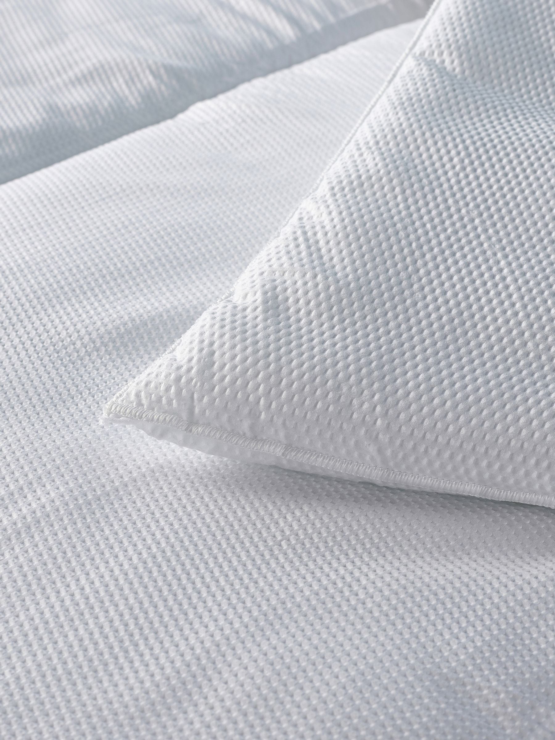 Downland Luxury Waffle Duvet 15 Tog, UK version