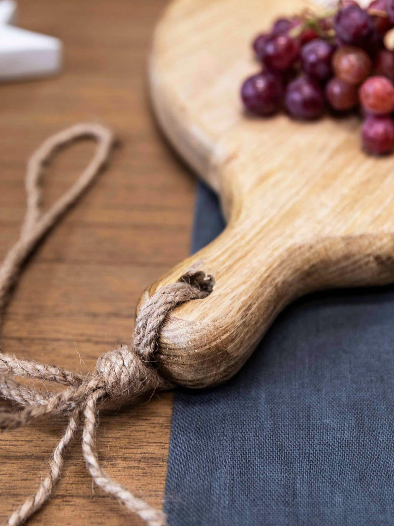 Garden Trading Midford round mango wood serving board 50cm, UK version