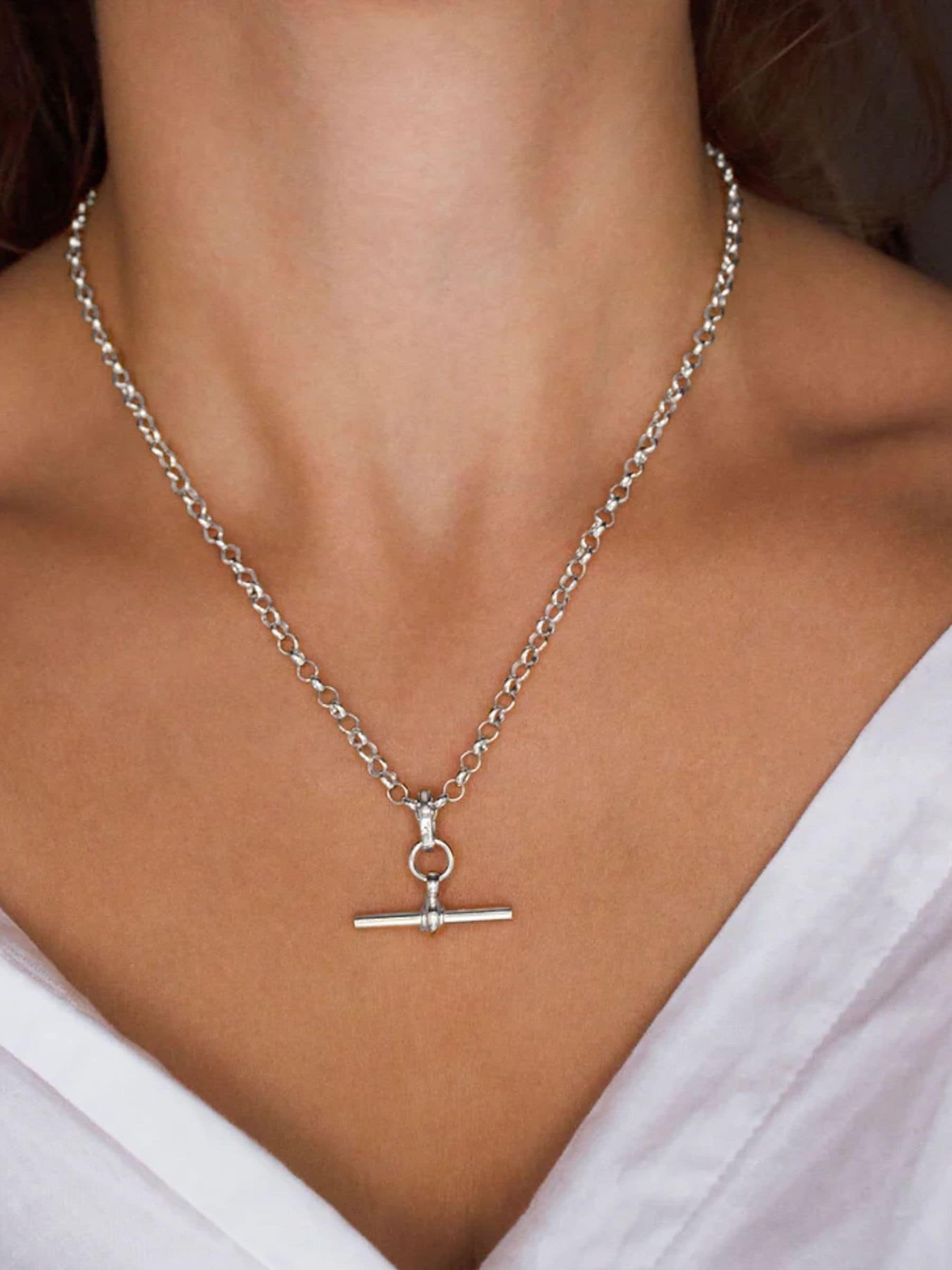 Carrie Elizabeth gold tone T bar chain necklace 18 inch (British brand)