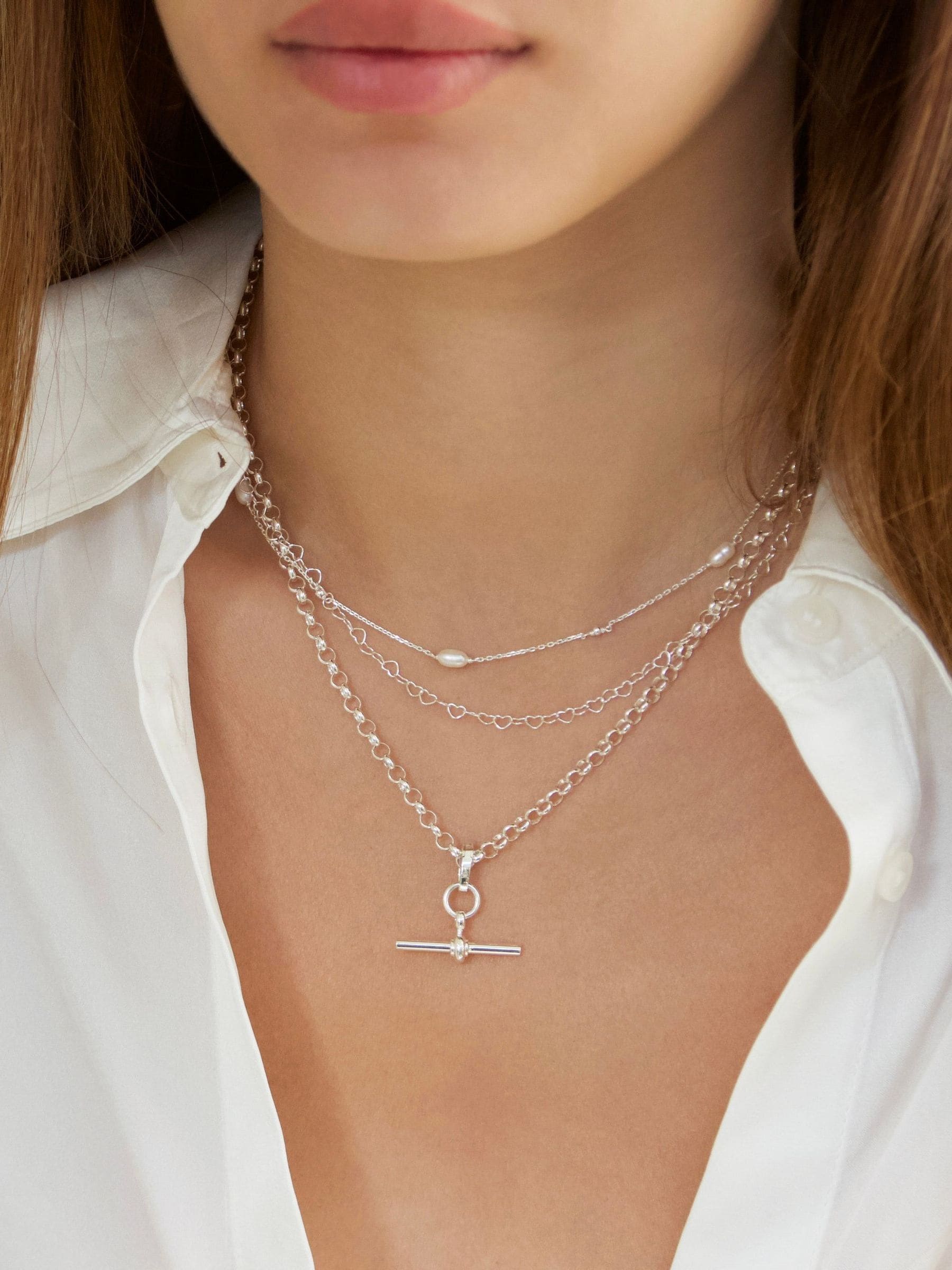 Carrie Elizabeth gold tone T bar chain necklace 18 inch (British brand)