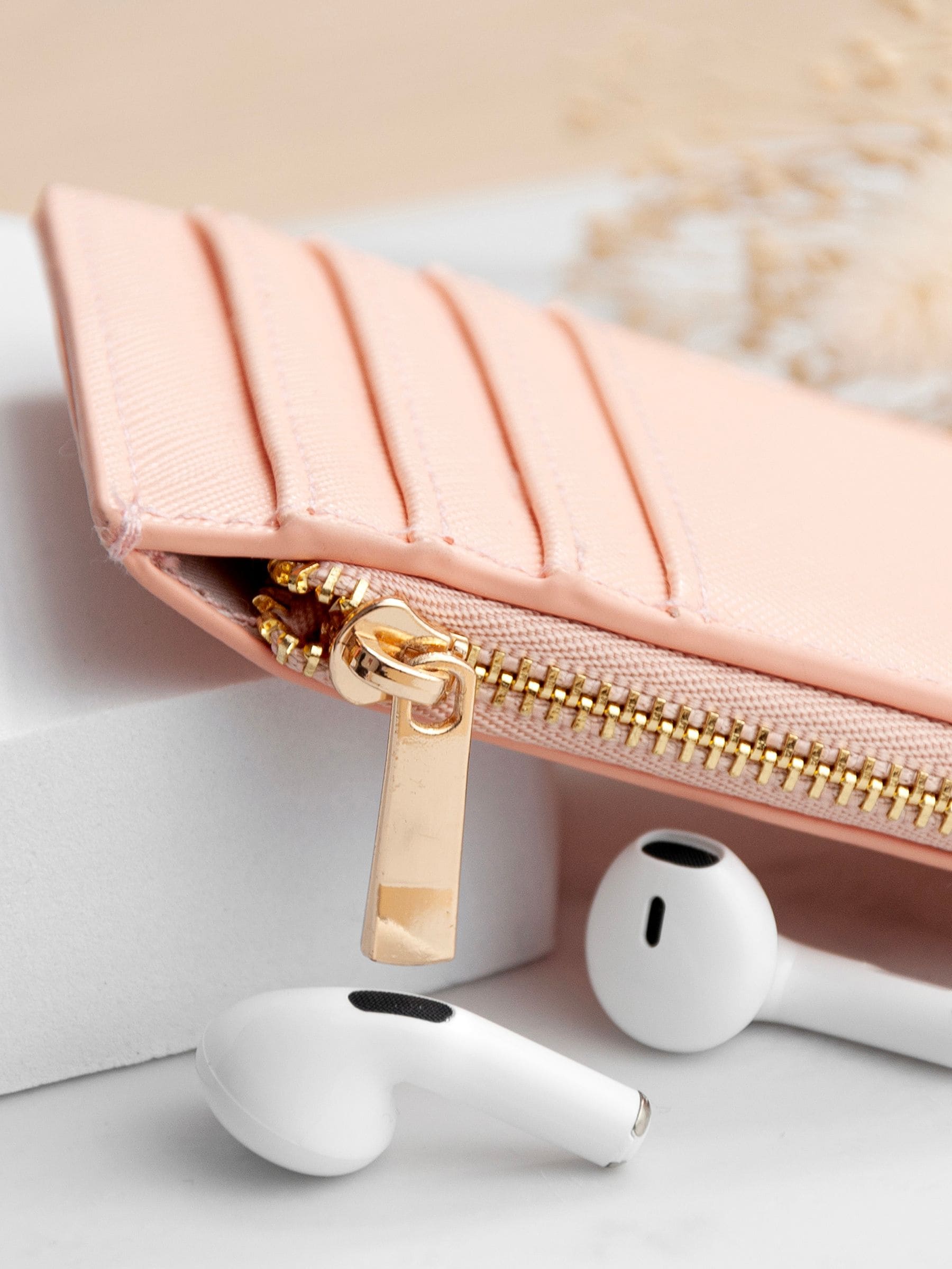 Treat Republic pink monogrammed card holder - British product