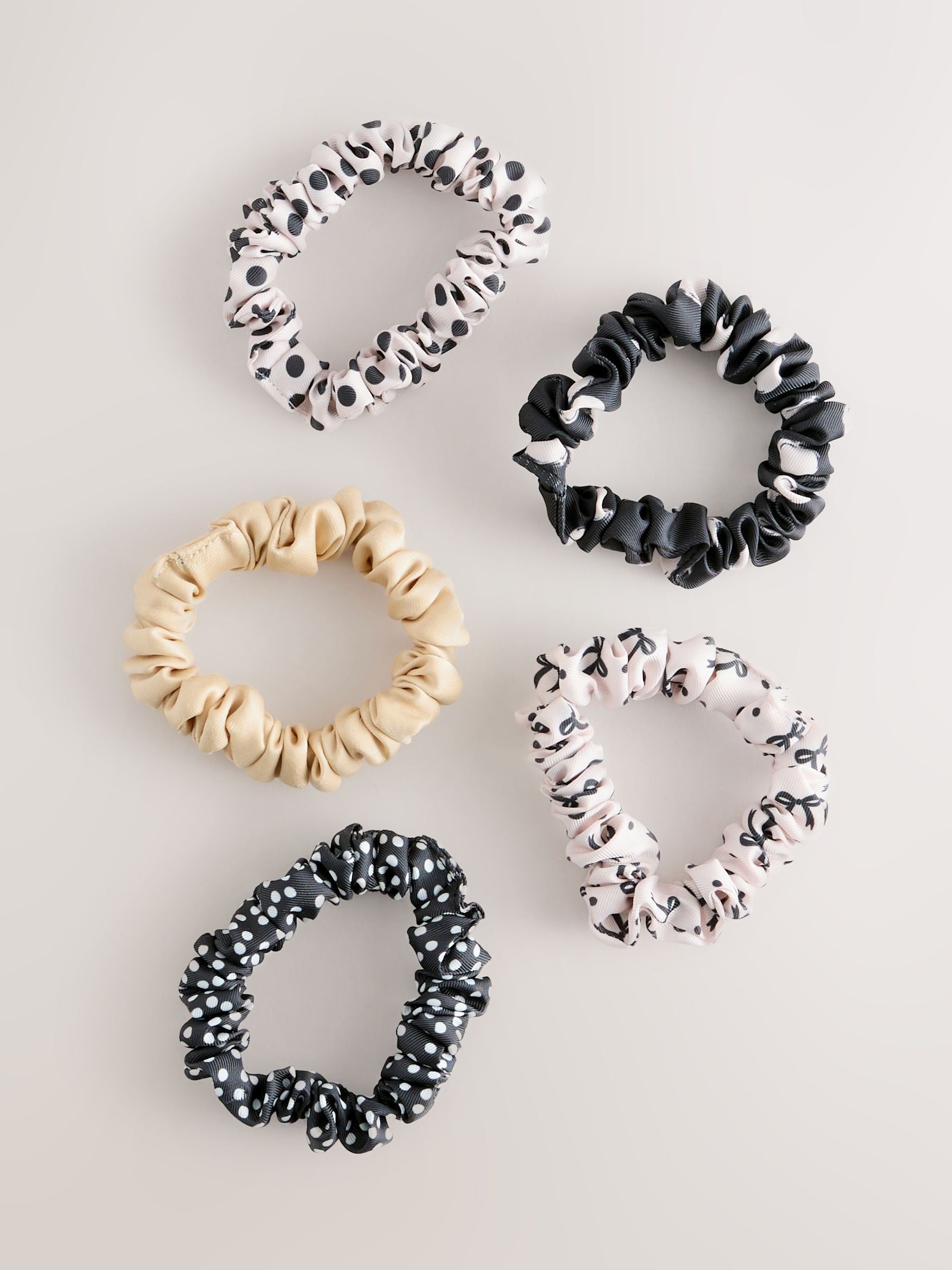 Polka dot scrunchies 5 pack, polyester, UK version