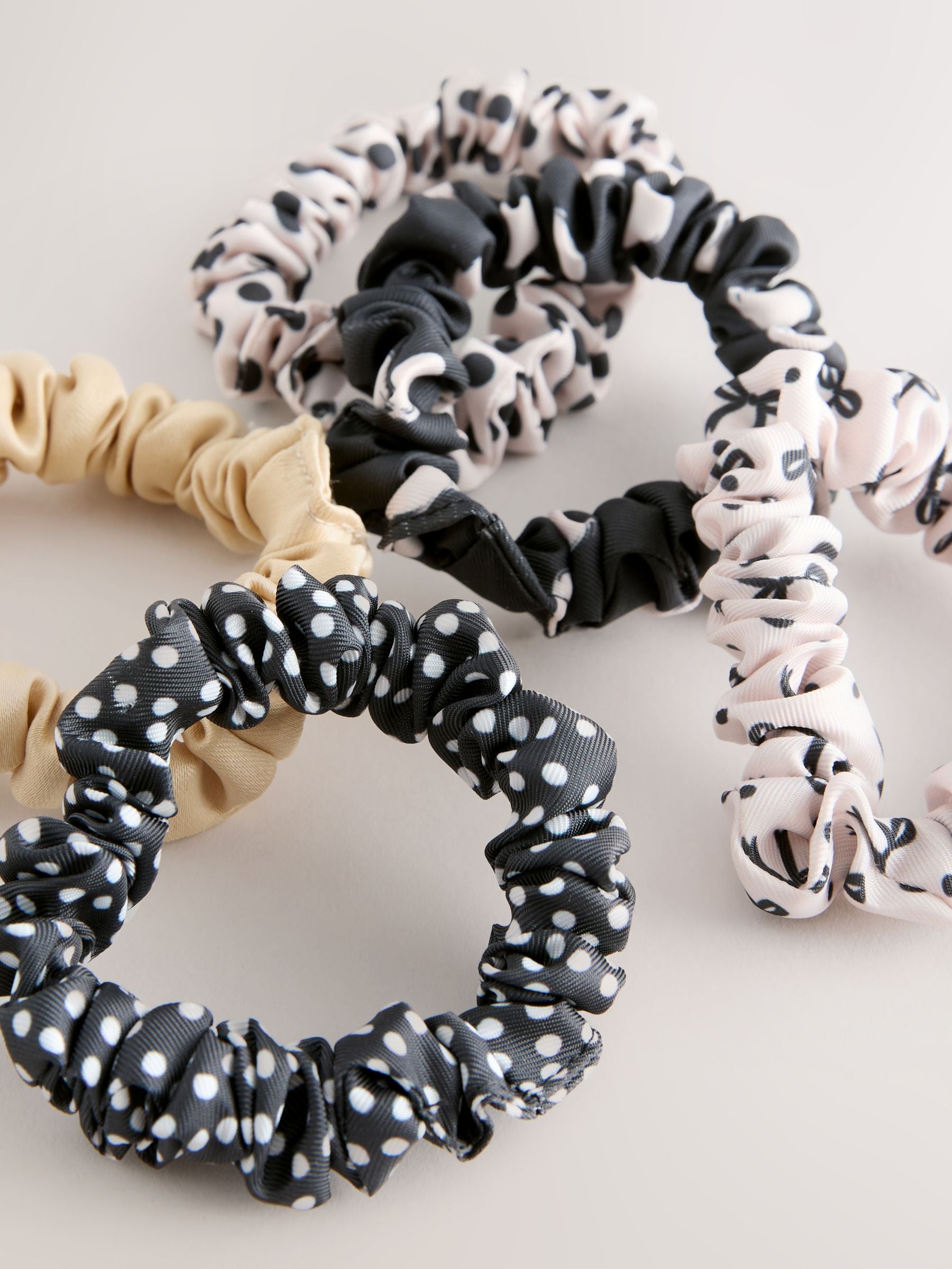 Polka dot scrunchies 5 pack, polyester, UK version