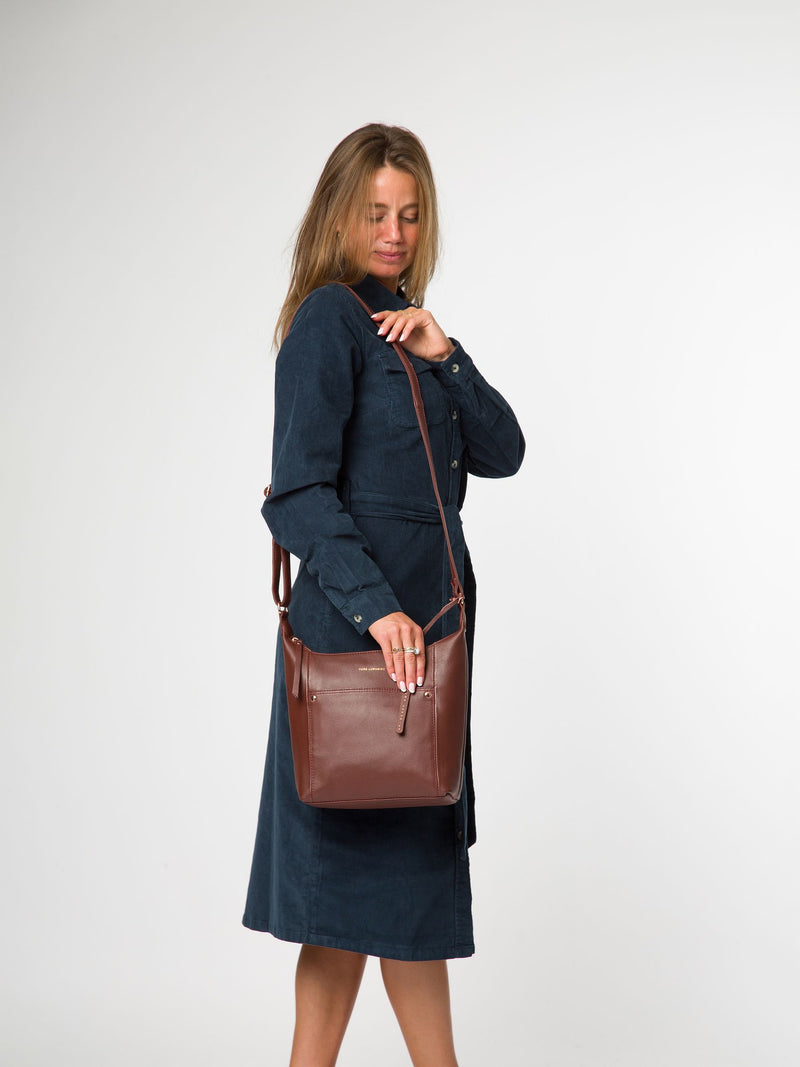Pure Luxuries Melbury leather shoulder bag in brown (British brand)