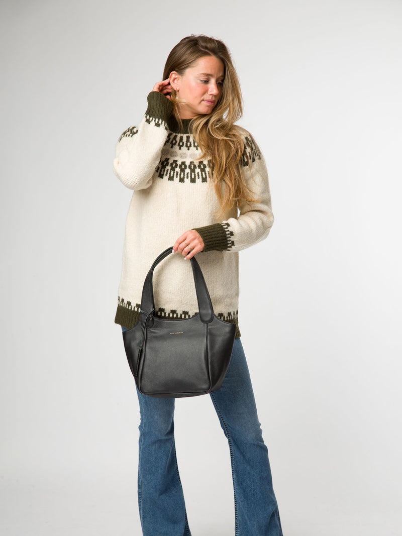Pure Luxuries London Ormesby leather handbag black, imported from the UK