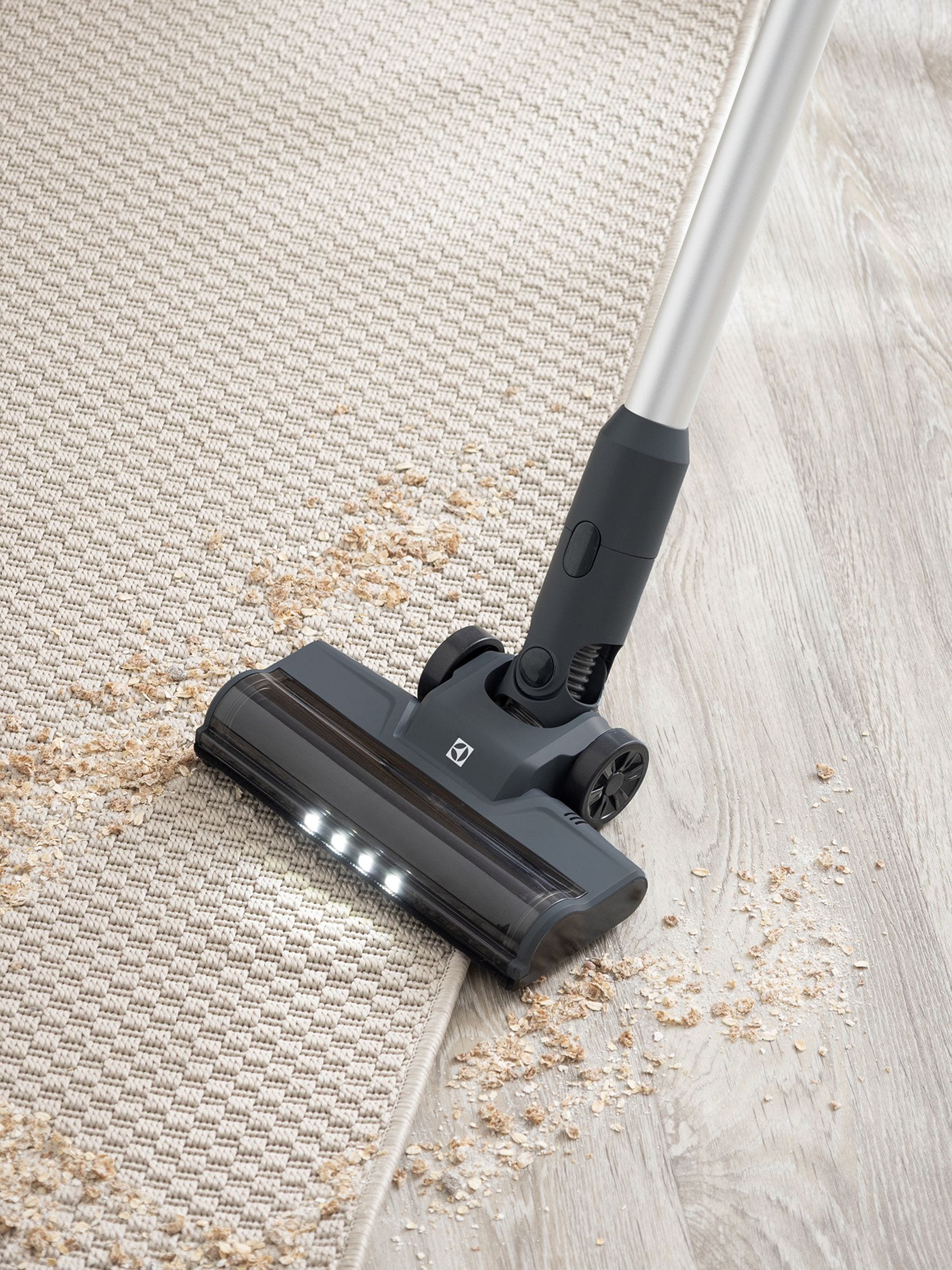 Electrolux corded stick vacuum cleaner 600W (British brand)