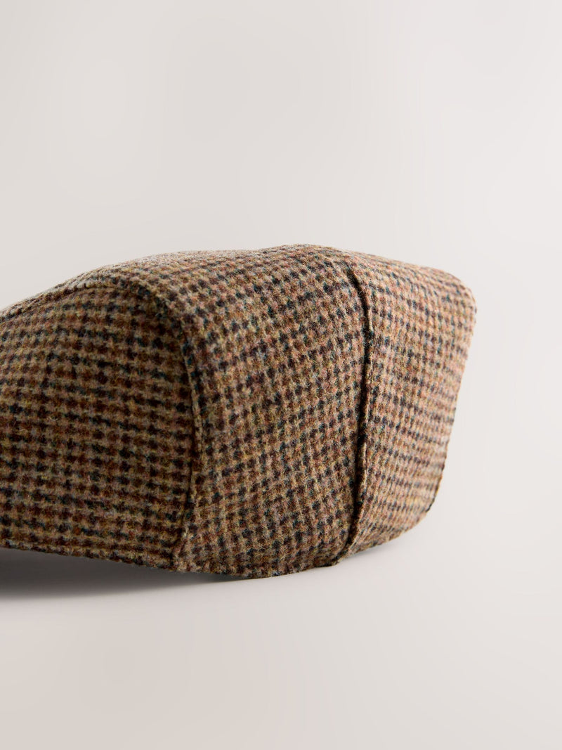 Brown dogtooth flat cap, UK version