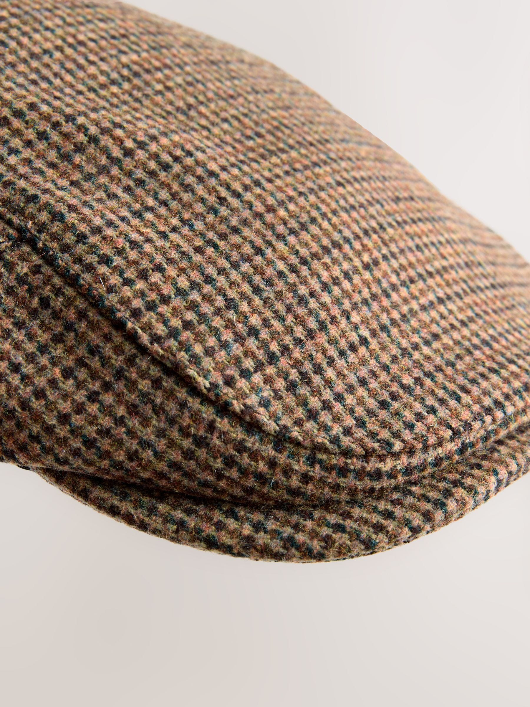 Brown dogtooth flat cap, UK version