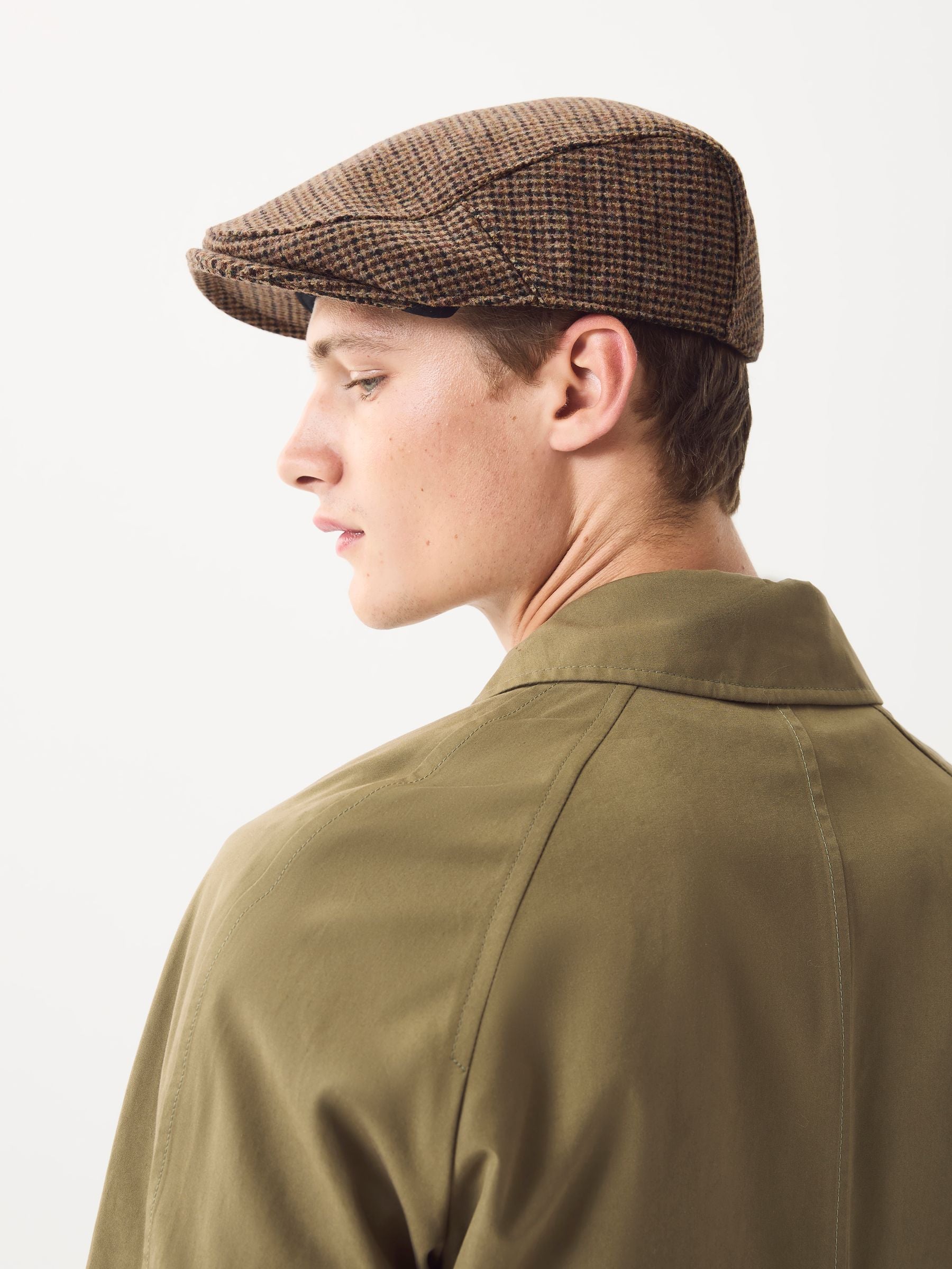 Brown dogtooth flat cap, UK version