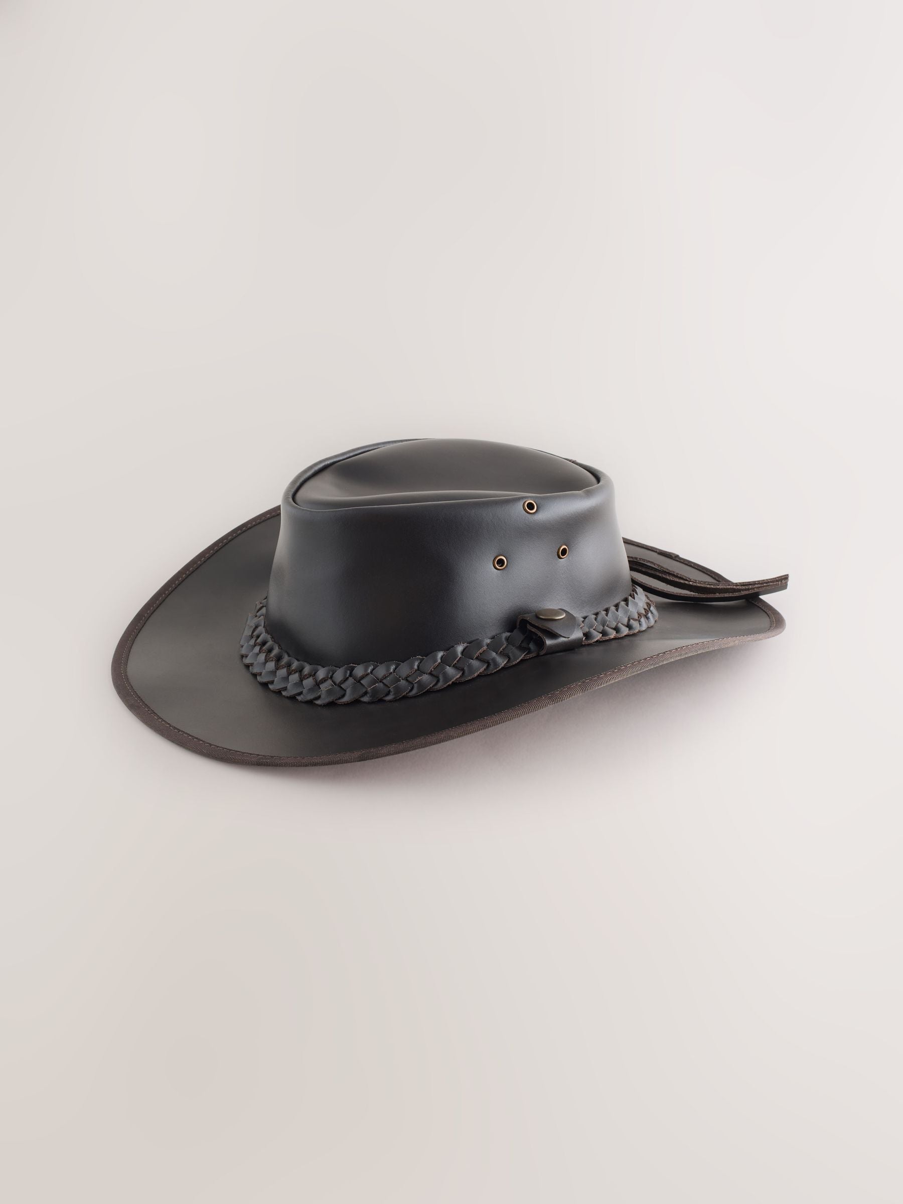 Brown leather cowboy hat with wide brim (British brand)