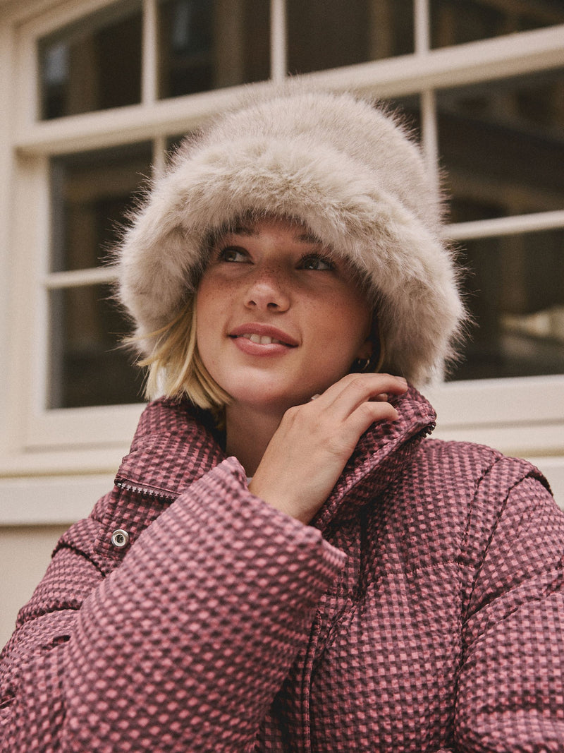 Neutral faux fur bucket hat 100% recycled polyester, UK version