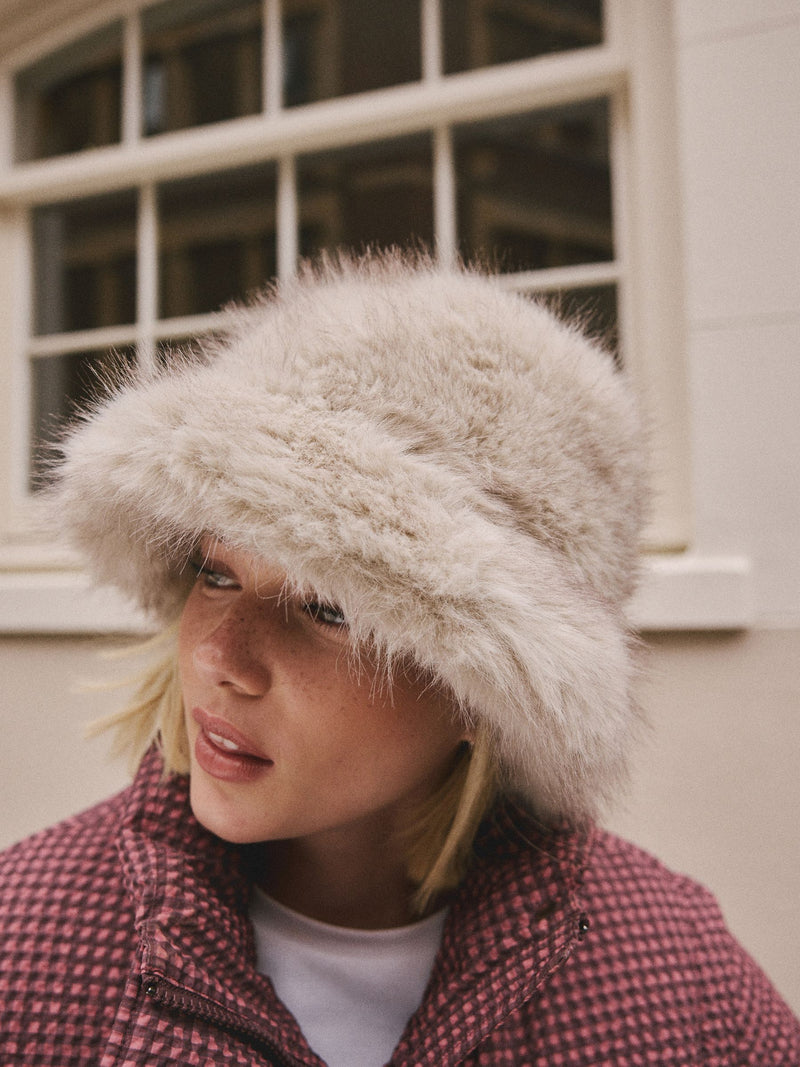 Neutral faux fur bucket hat 100% recycled polyester, UK version
