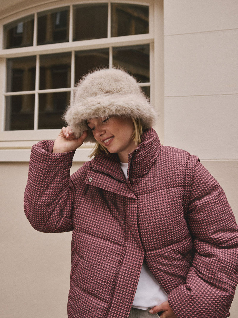 Neutral faux fur bucket hat 100% recycled polyester, UK version