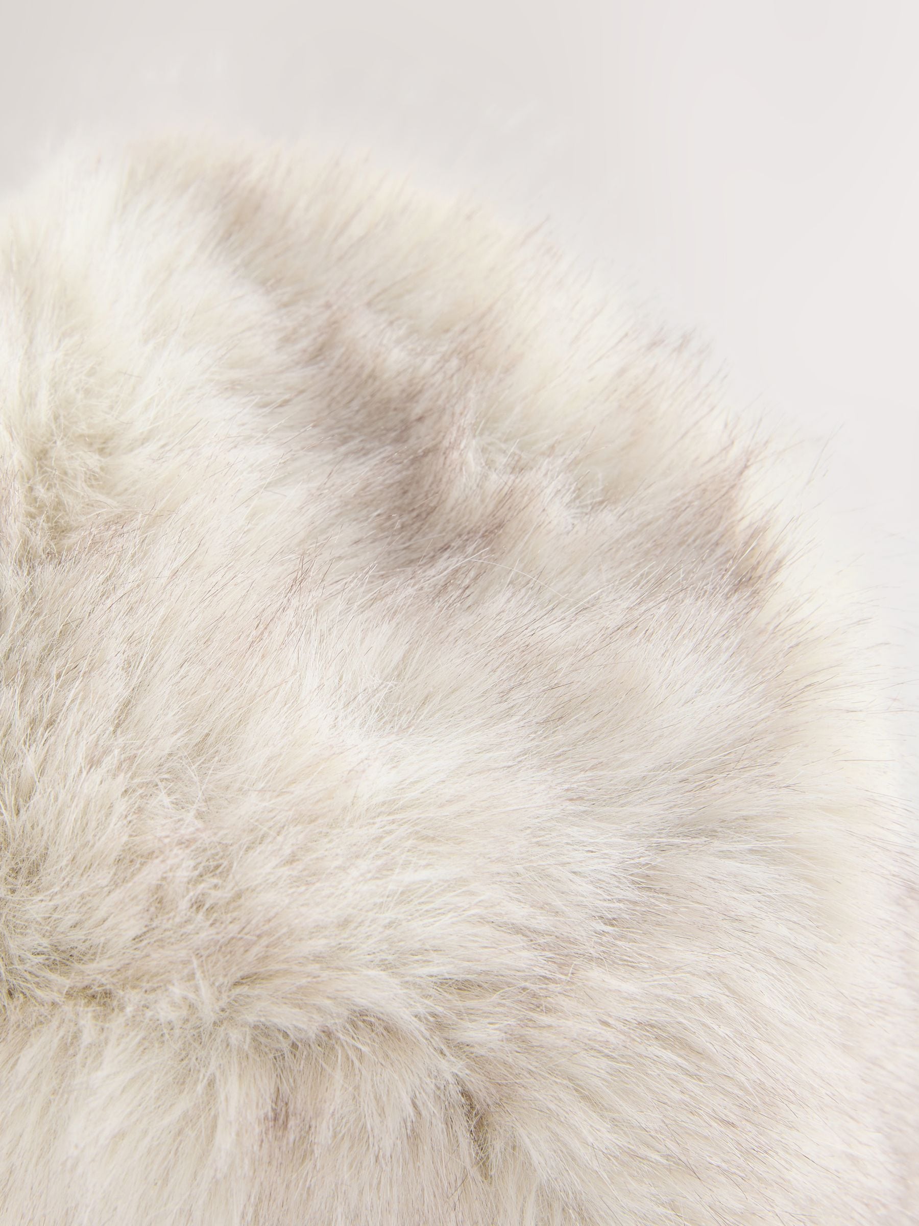 Neutral faux fur bucket hat 100% recycled polyester, UK version