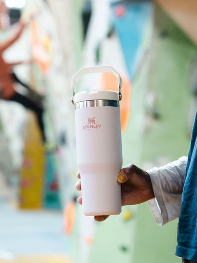 Stanley Rose Quartz IceFlow Tumbler مع قشة قابلة للقلب 2.0 سعة 0.89 لتر