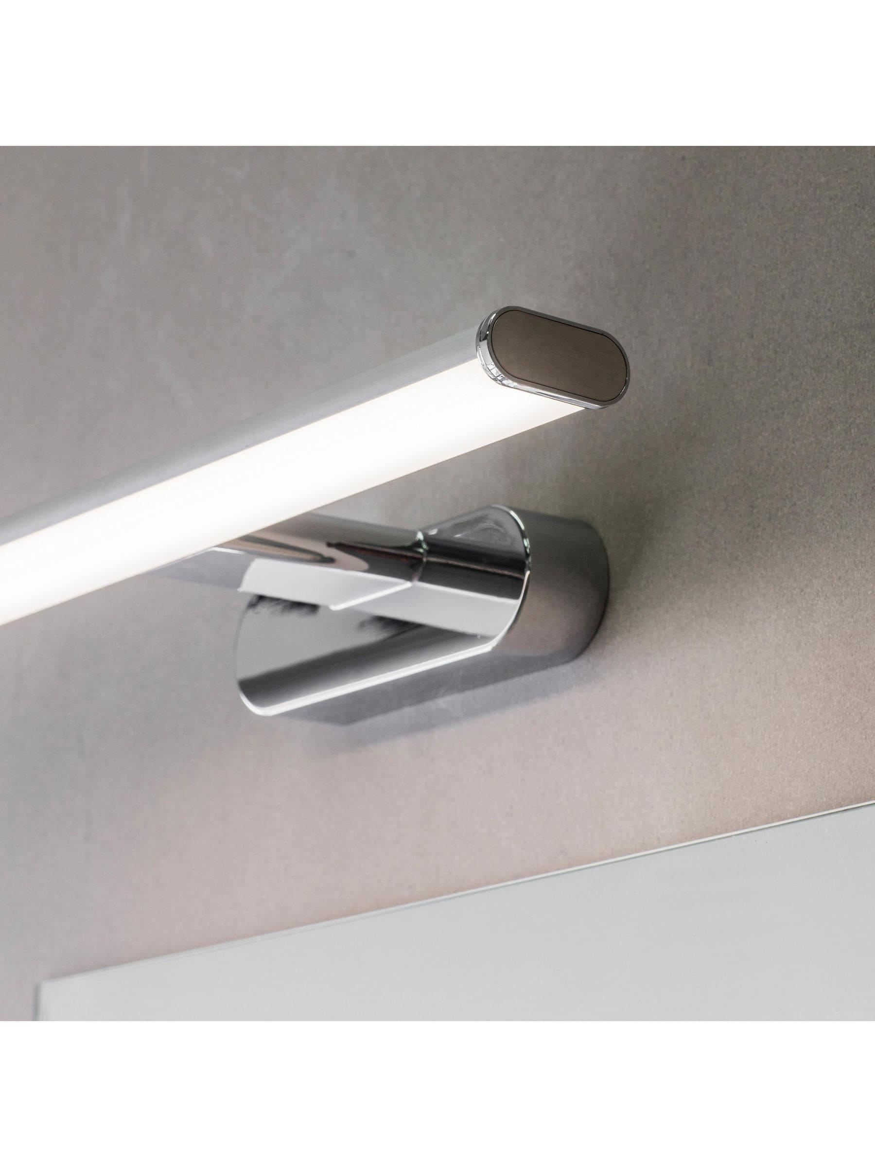 Gallery Home Chrome Mode wall light 40cm - British product