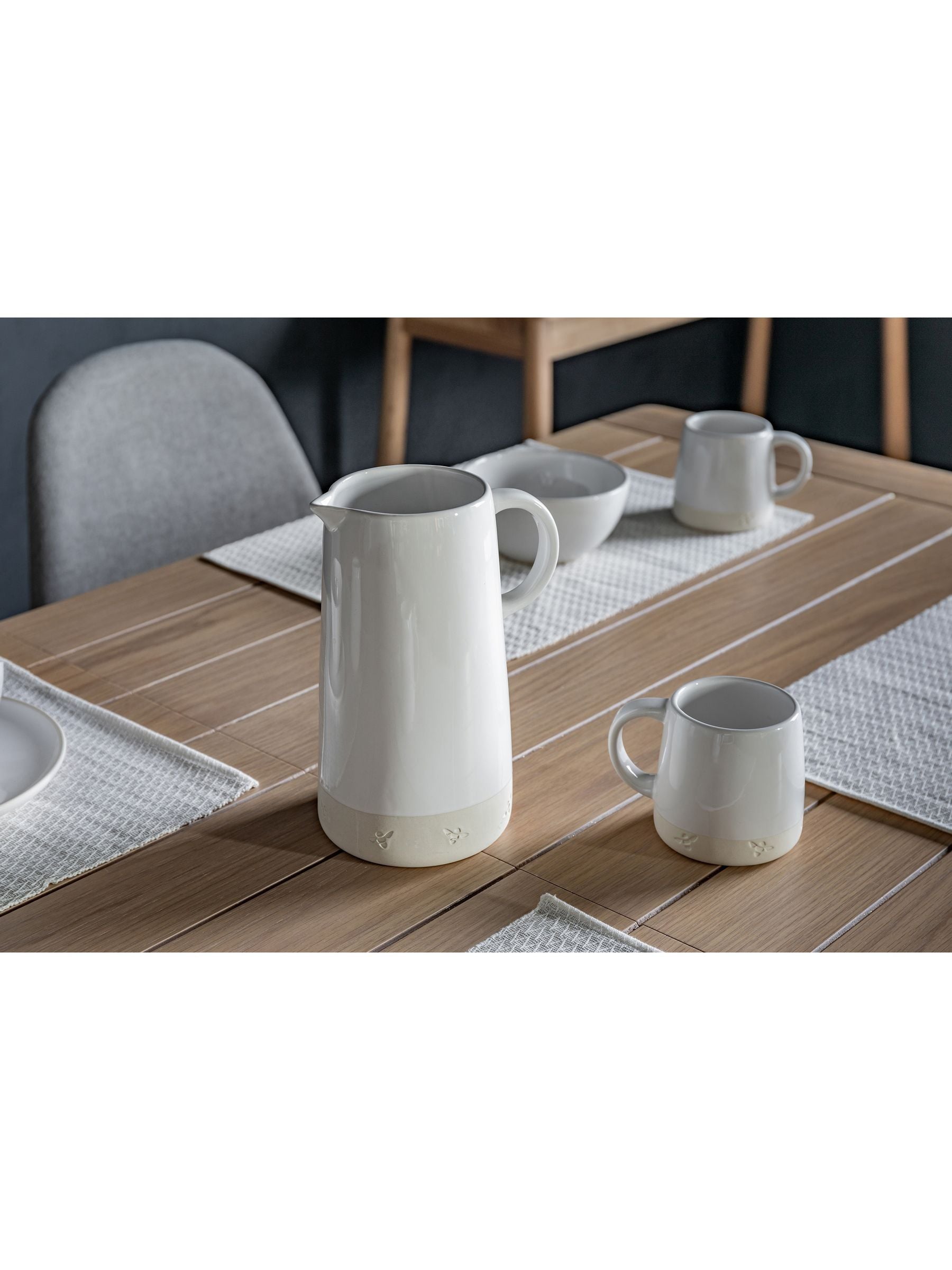 Gallery Home white bumble jug - British product
