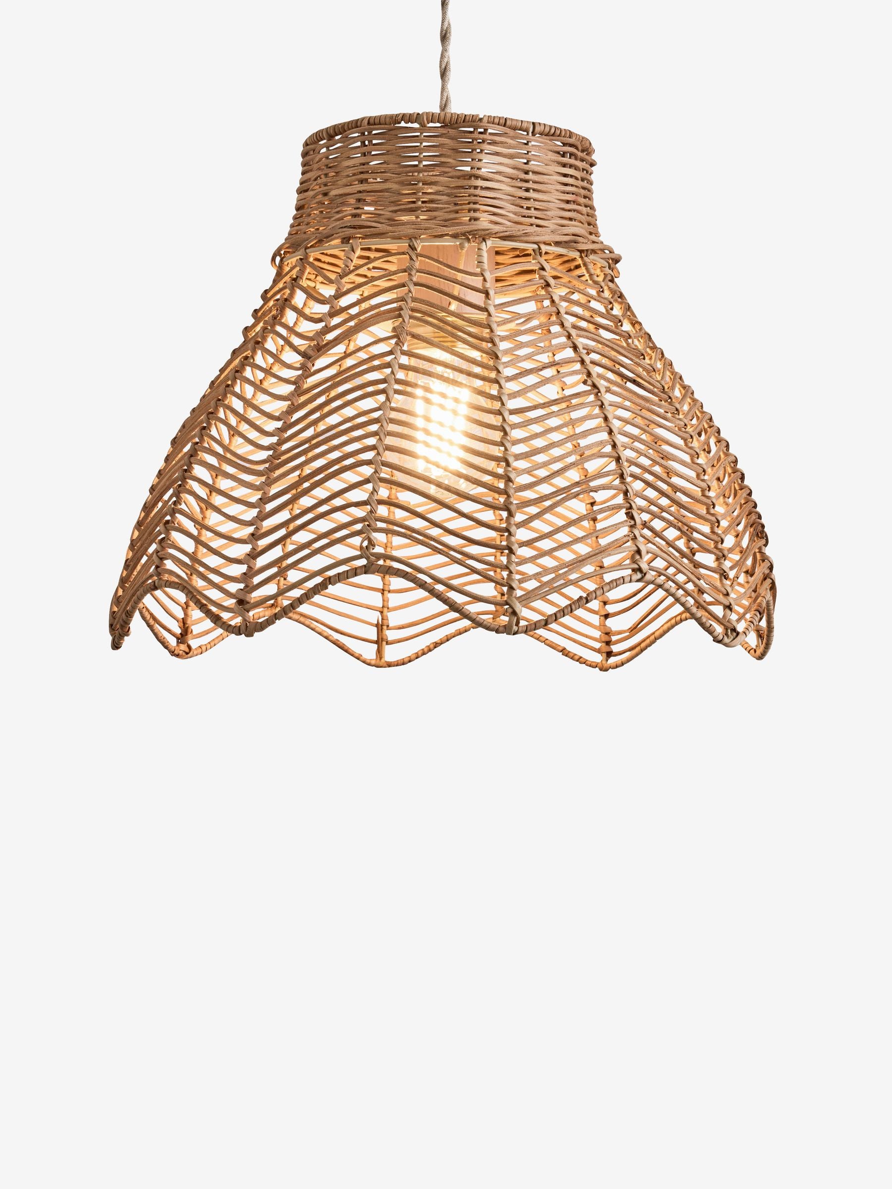 FatFace natural rattan scalloped edge light shade, UK version