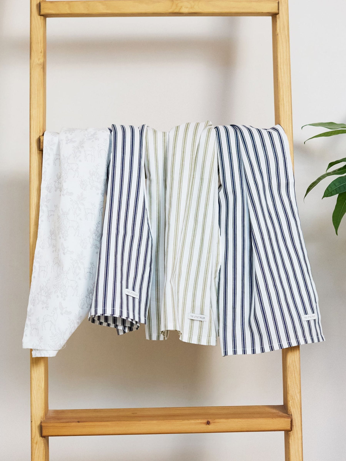 The Little Tailor blue baby muslins 4-pack - British product