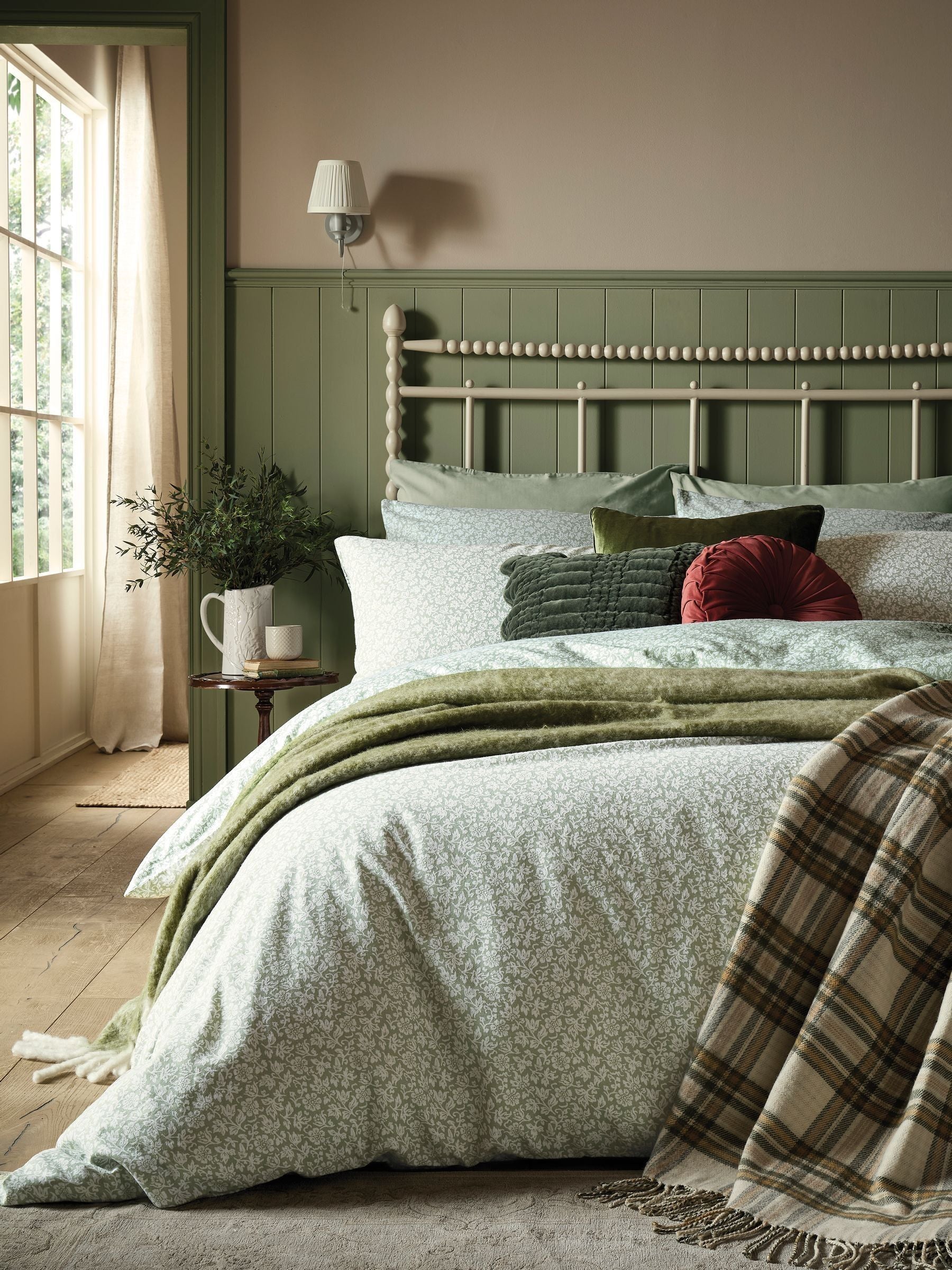 Laura Ashley Green Sage Sweet Alyssum duvet cover and pillowcase set, UK version