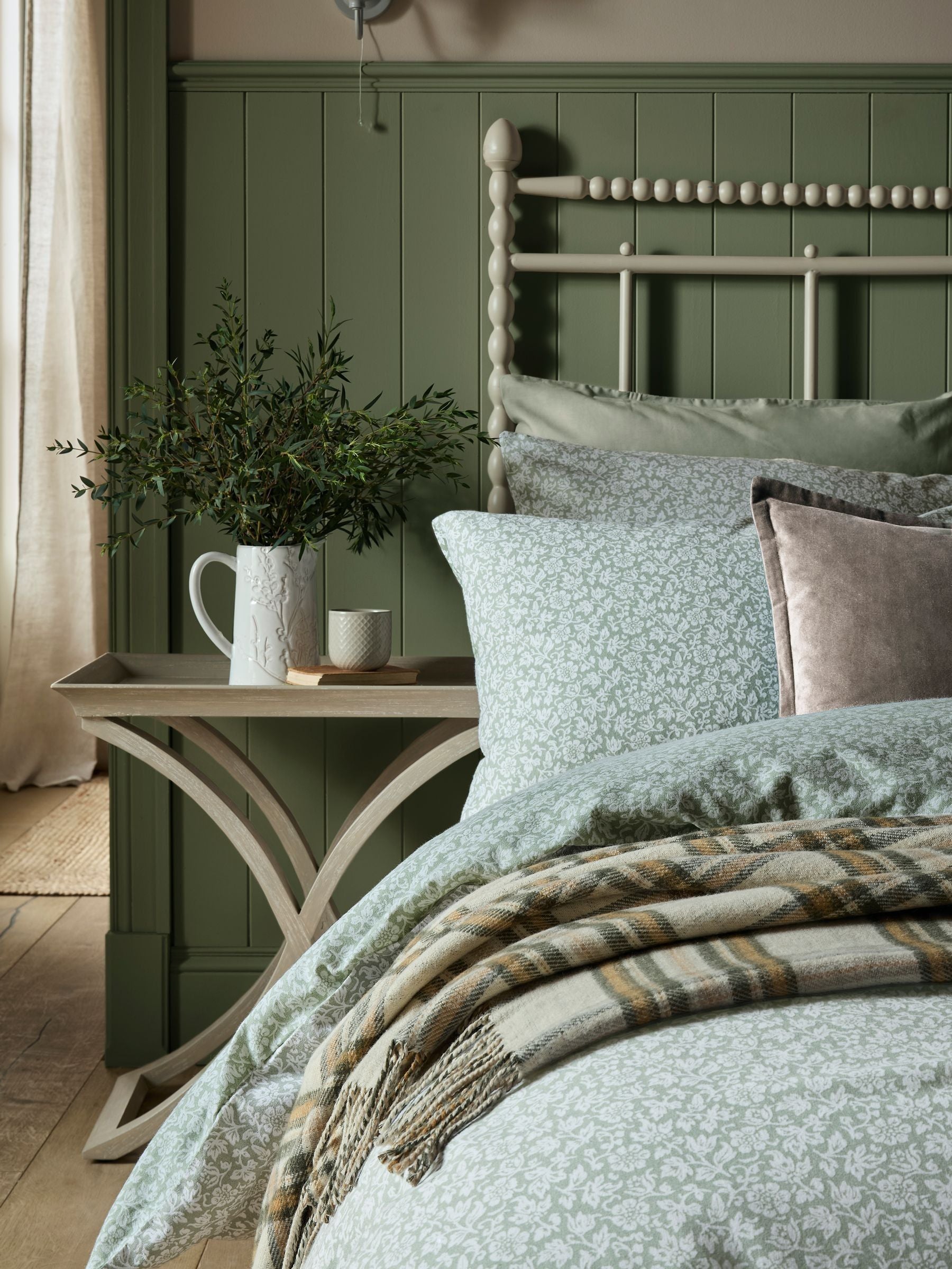 Laura Ashley Green Sage Sweet Alyssum duvet cover and pillowcase set, UK version