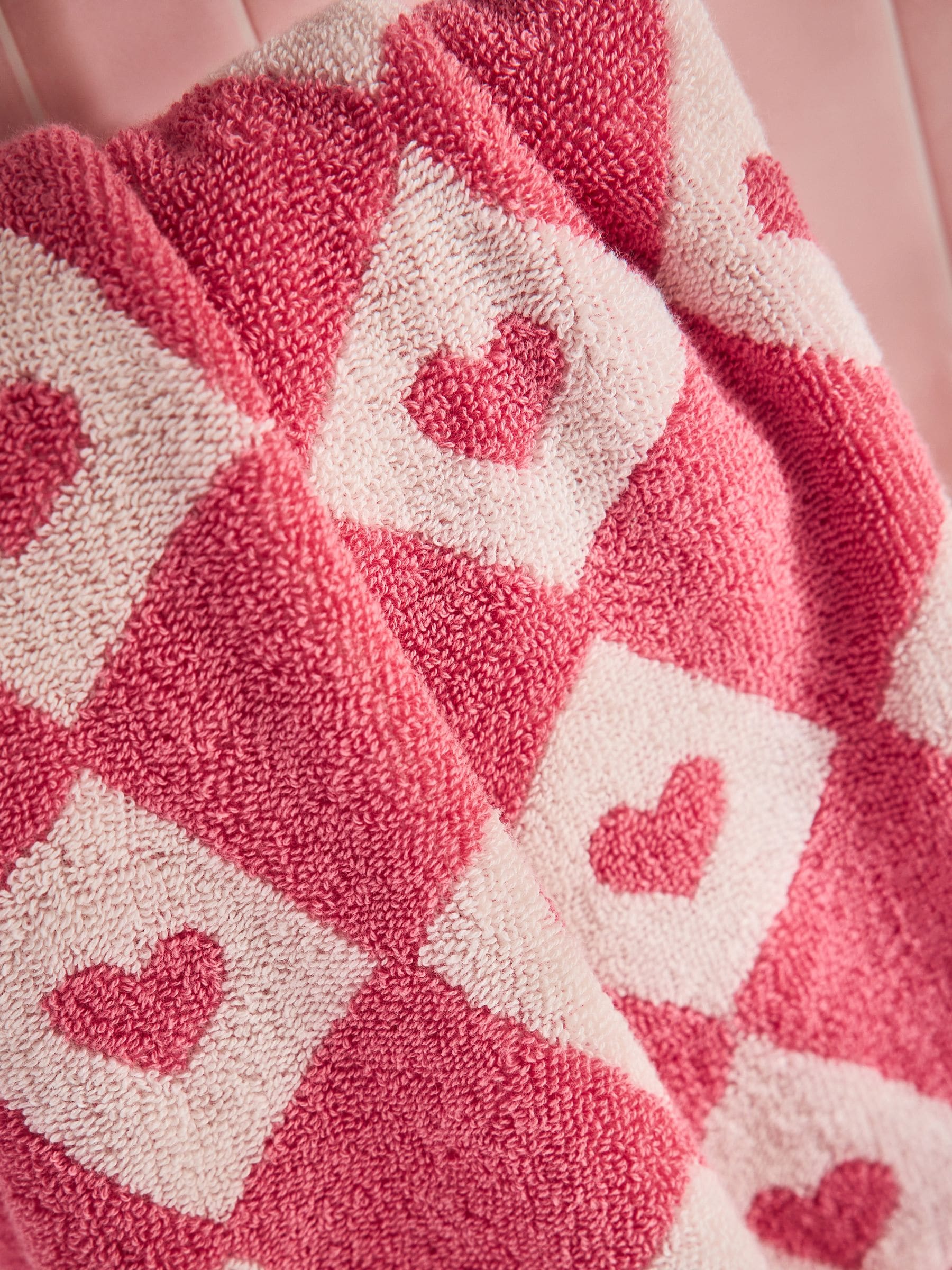 Pink heart towel 100% cotton, imported from the UK