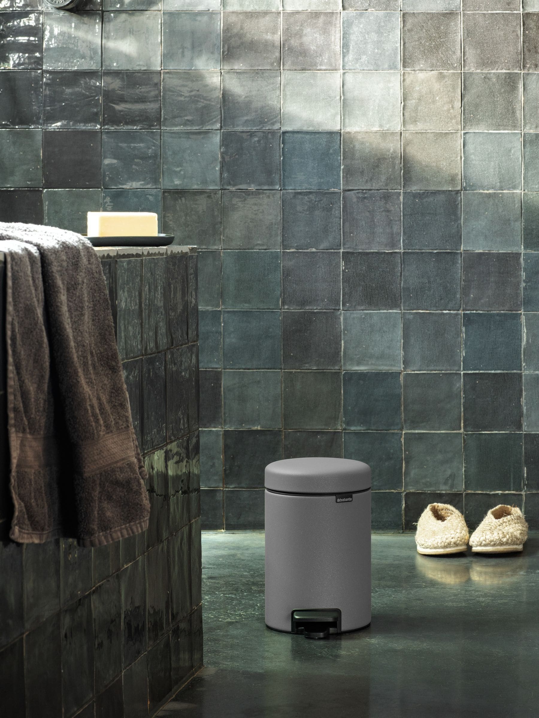 Brabantia Pedal Bin Mineral Concrete Grey 3L - British product