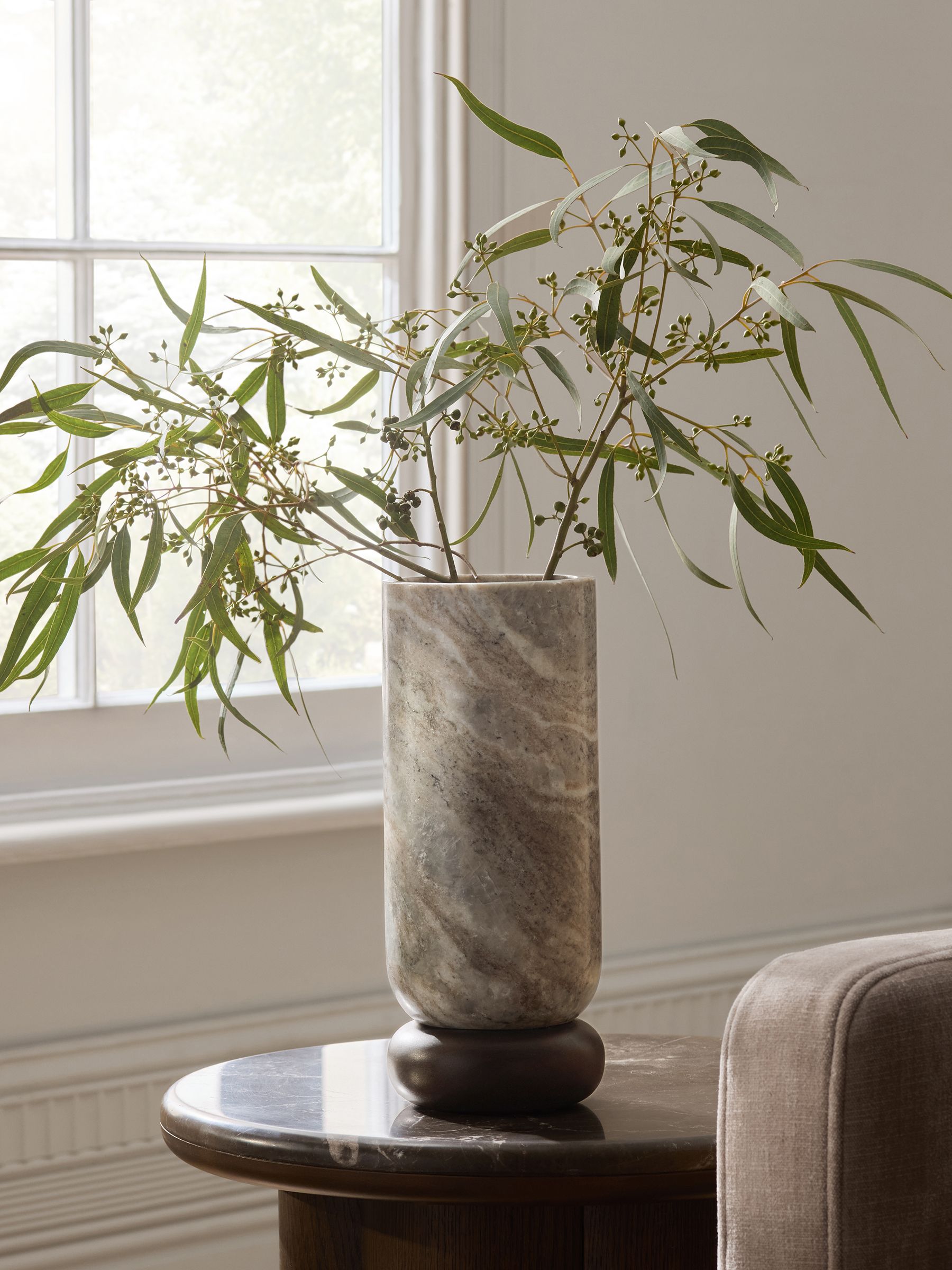 N. Premium natural marble and mango wood vase, UK version
