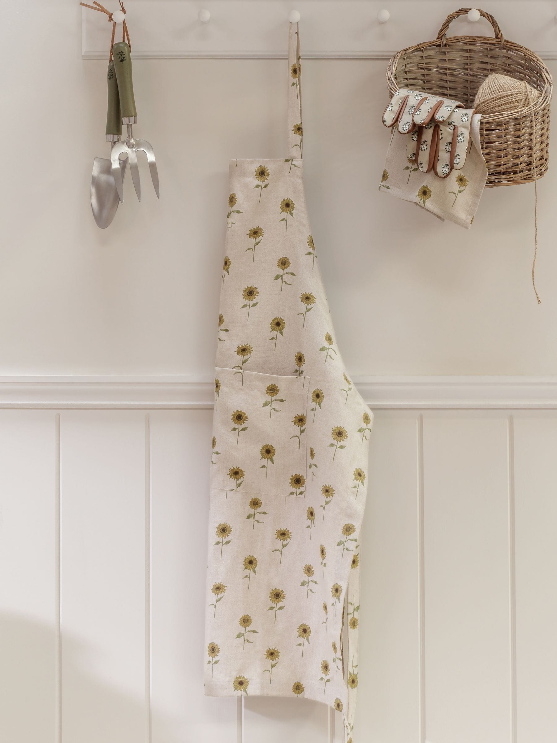 Sophie Allport Natural Linen Sunflower Apron (British brand)